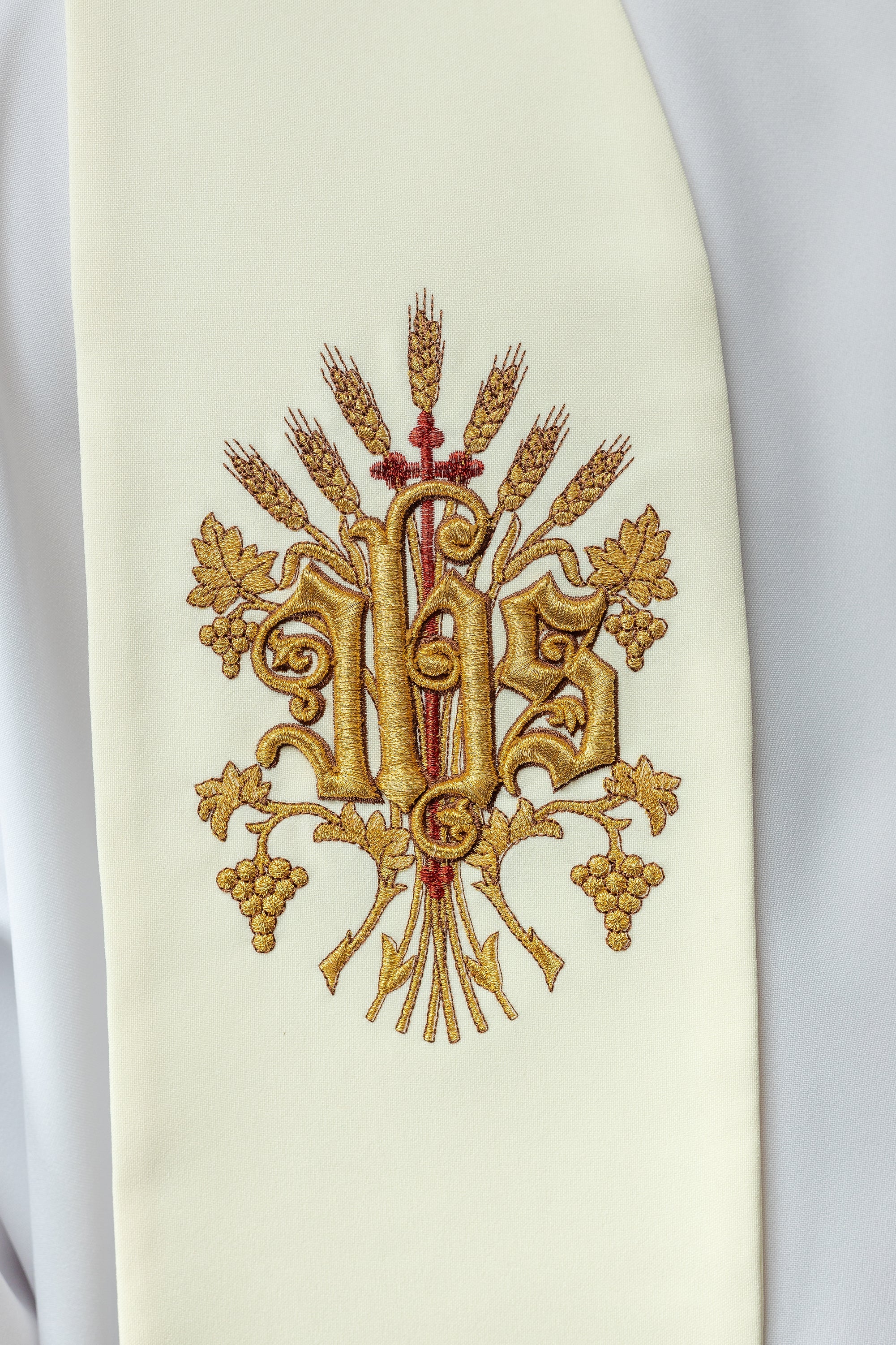 Embroidered stole of the cross, IHS and heart of Jesus Christ ecru