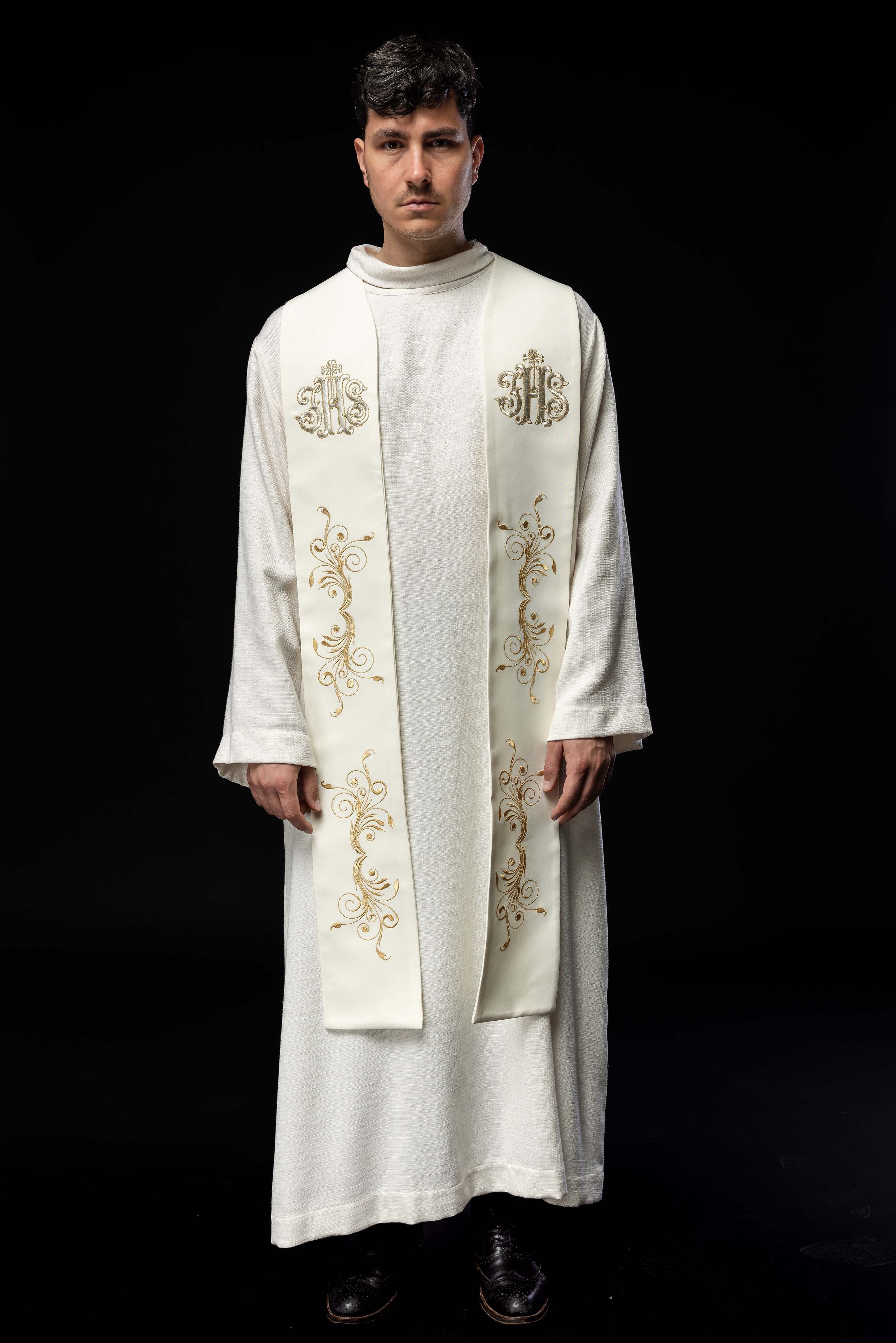 Embroidered stole decorated with IHS ecru
