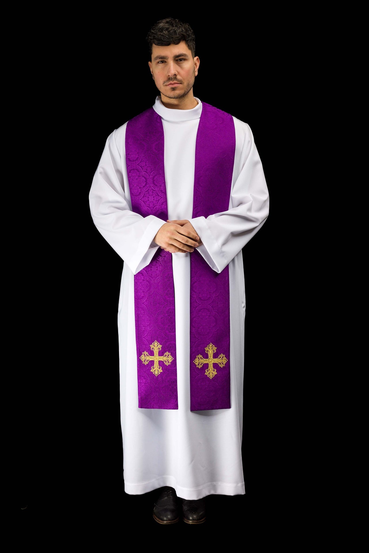 Stuła haftowana z motywem Krzyża fioletowa tkanina żakardowa - ORNATY.PL