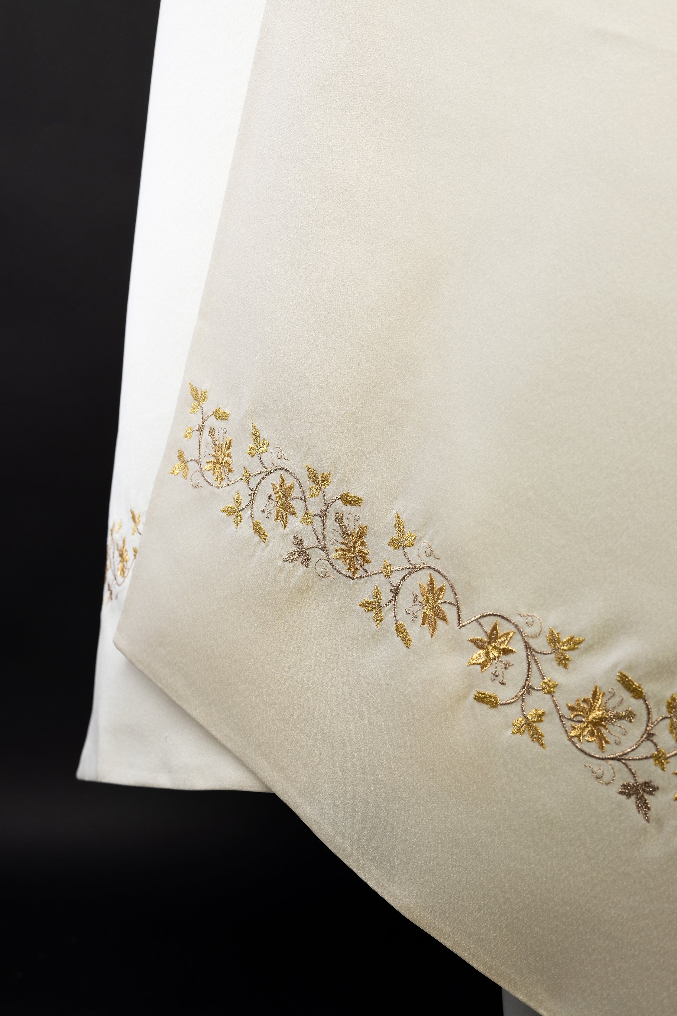 IHS embroidered veil ecru