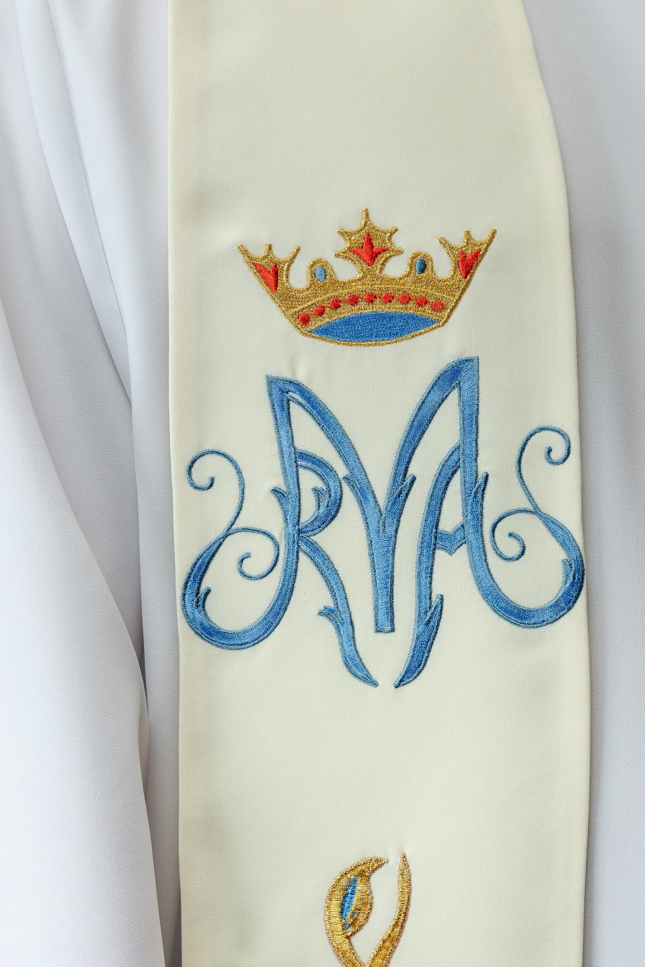 Embroidered Marian stole with the image of Our Lady of Fatima