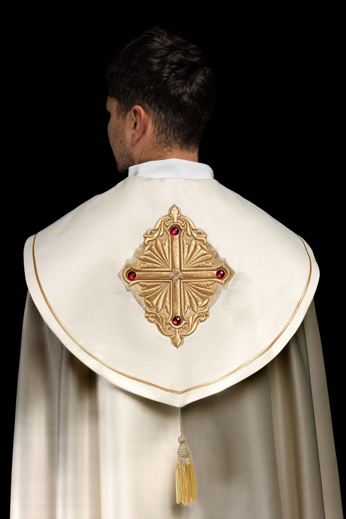 Liturgical cape with richly decorated belt 150 cm