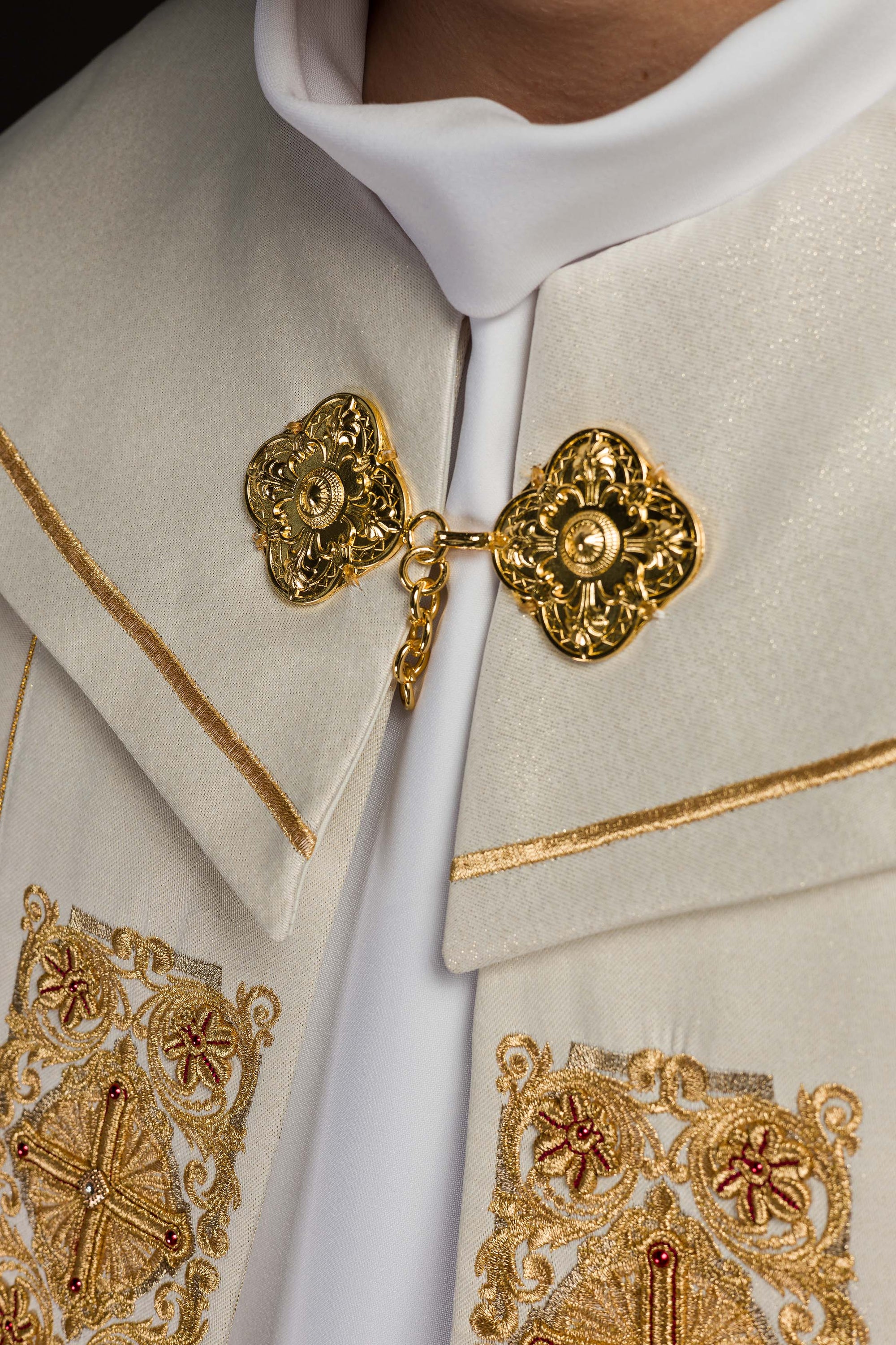 Liturgical cape with richly decorated belt 150 cm