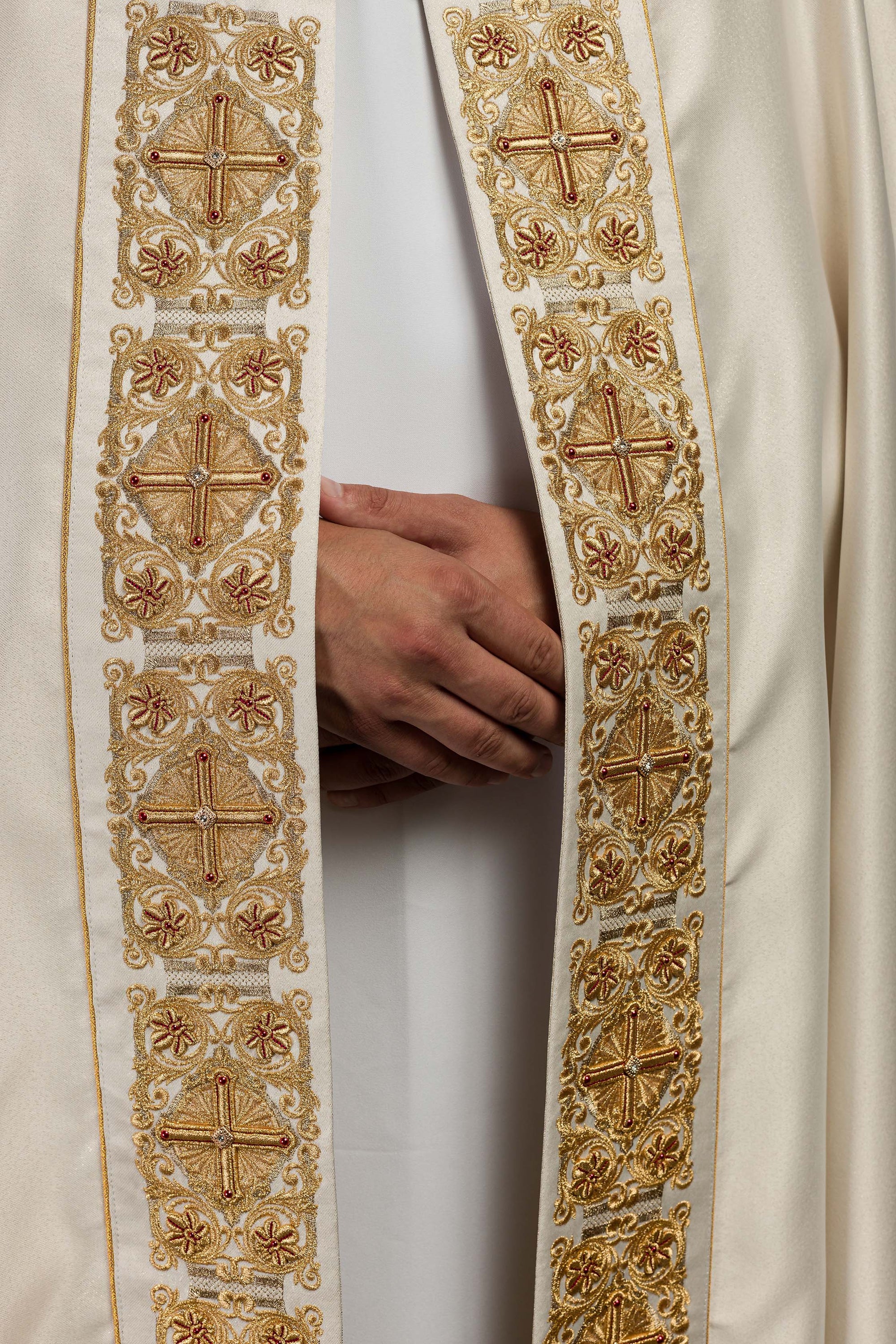 Liturgical cape with richly decorated belt 150 cm