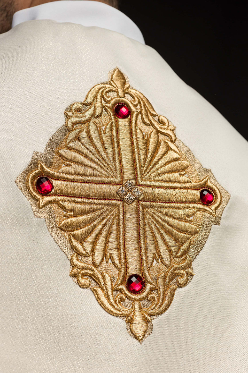 Liturgical cape with richly decorated belt 150 cm