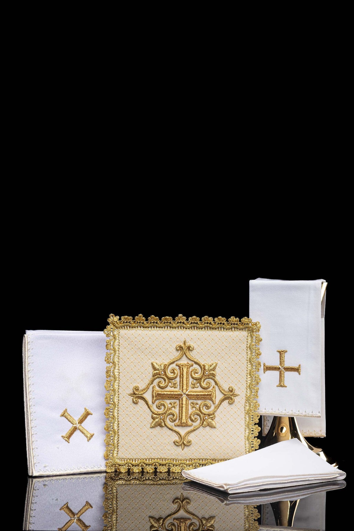 Chalice linen with embroidered cross ecru velvet
