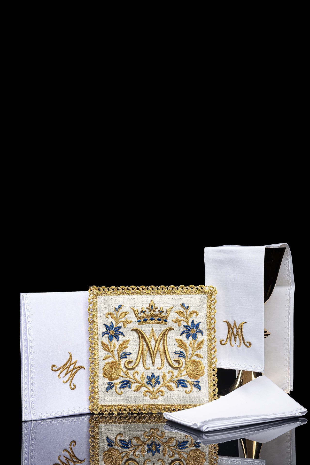 Bielizna kielichowa haftowana z symbolem Maryjnym - ORNATY.PL