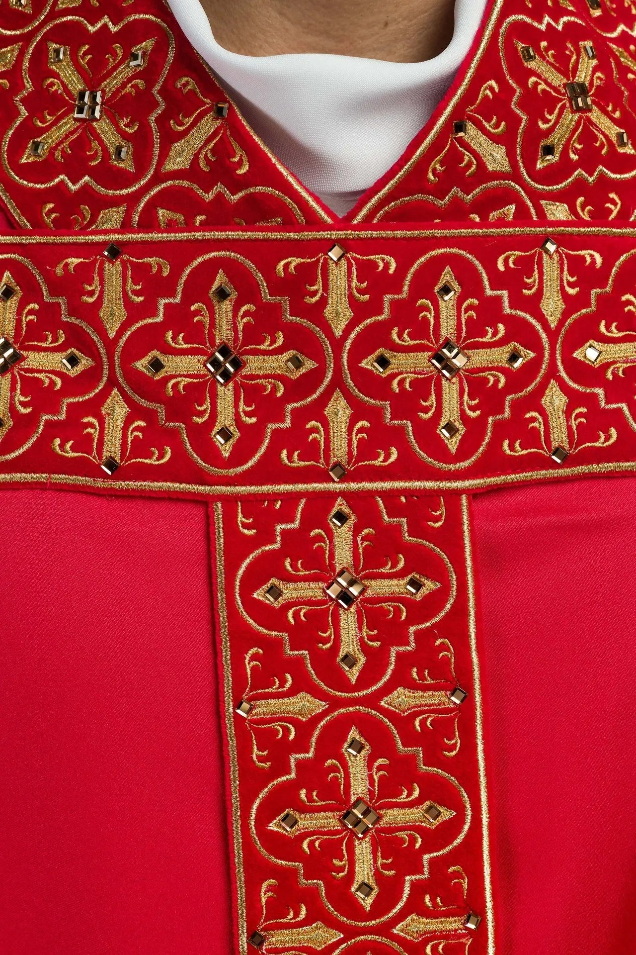 Chasuble richly embroidered decorated with red stones