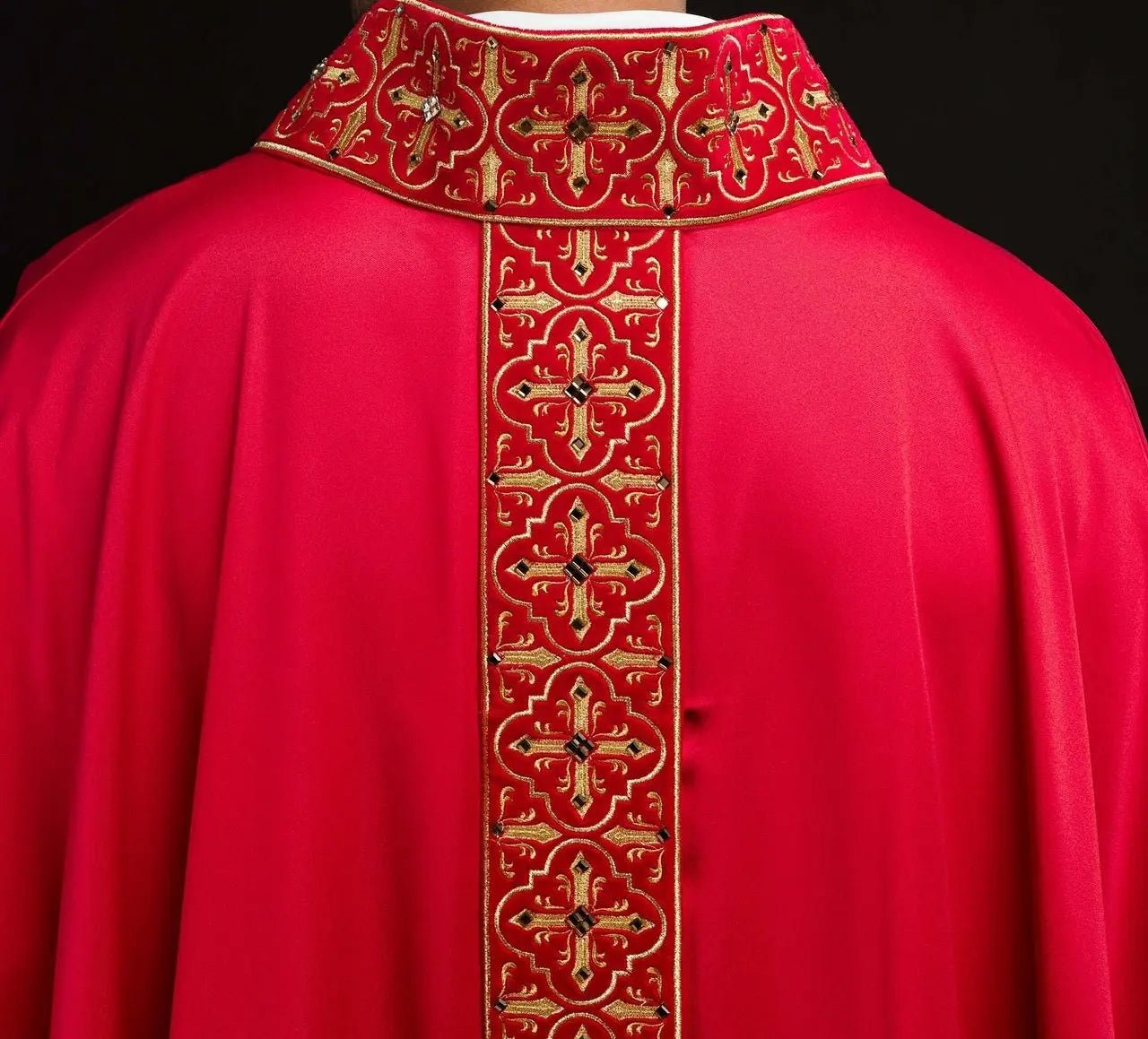 Chasuble richly embroidered decorated with red stones