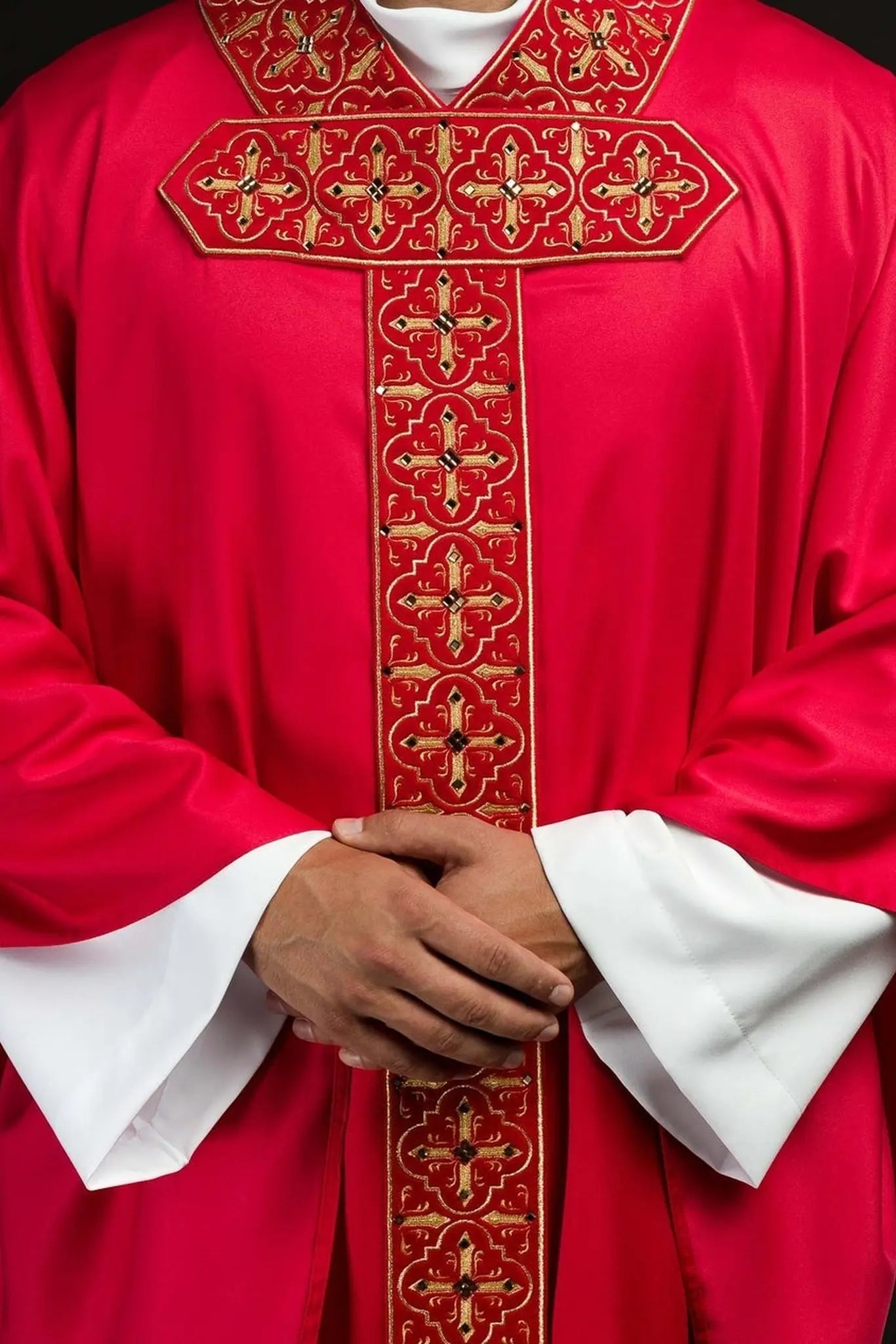 Chasuble richly embroidered decorated with red stones