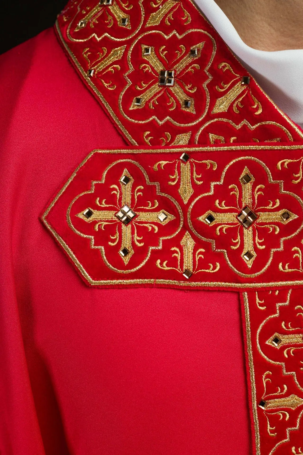 Chasuble richly embroidered decorated with red stones
