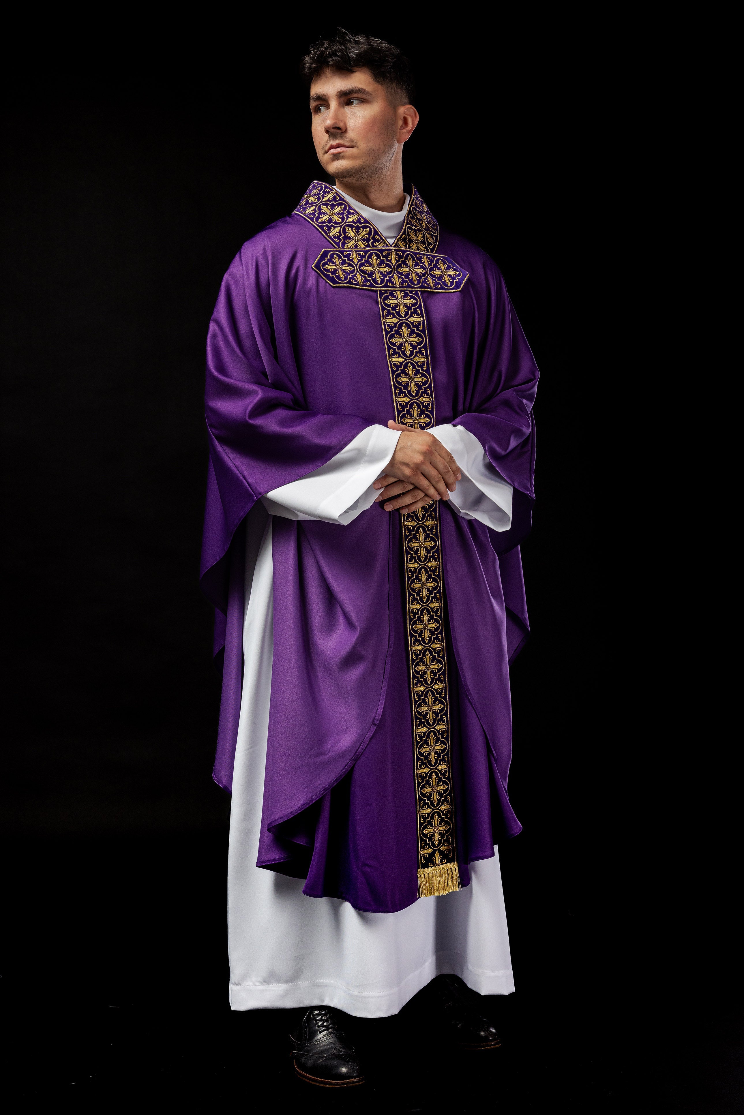 Purple chasuble decorated with five hundred decorative stones