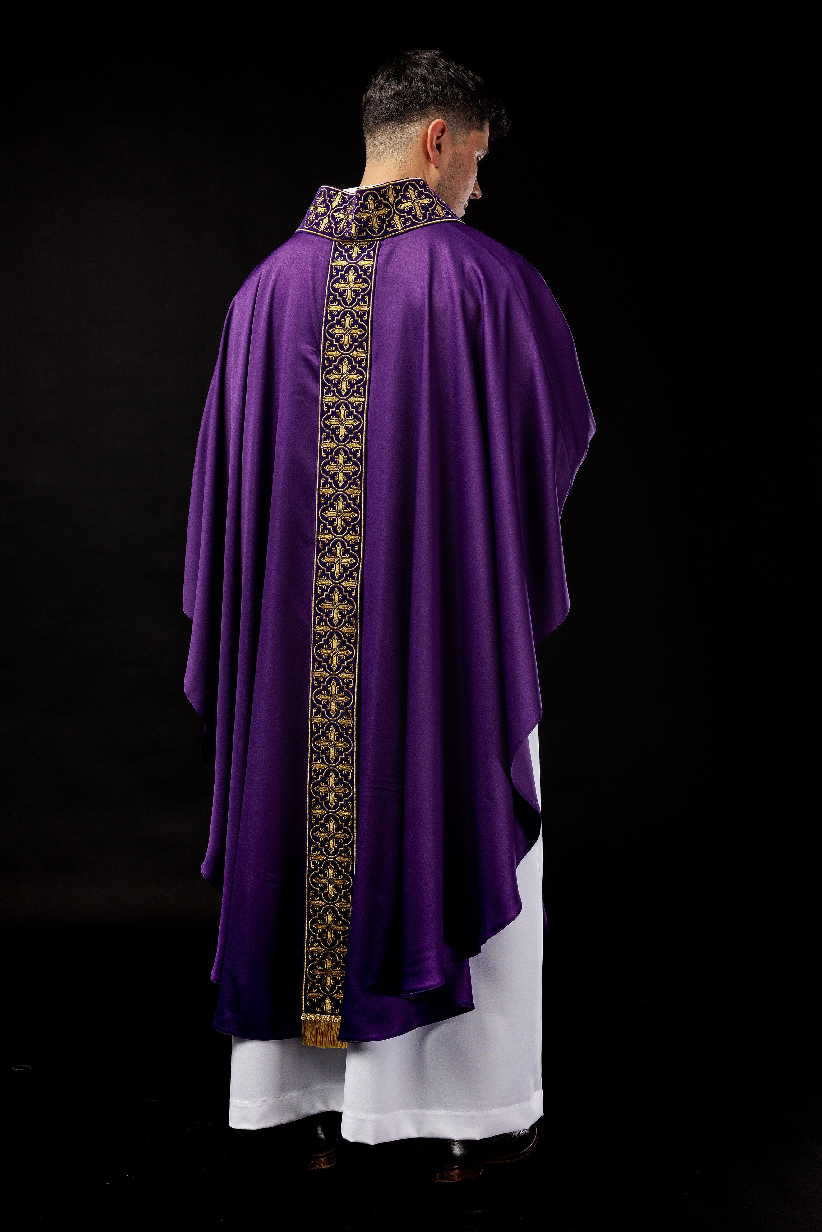 Purple chasuble decorated with five hundred decorative stones