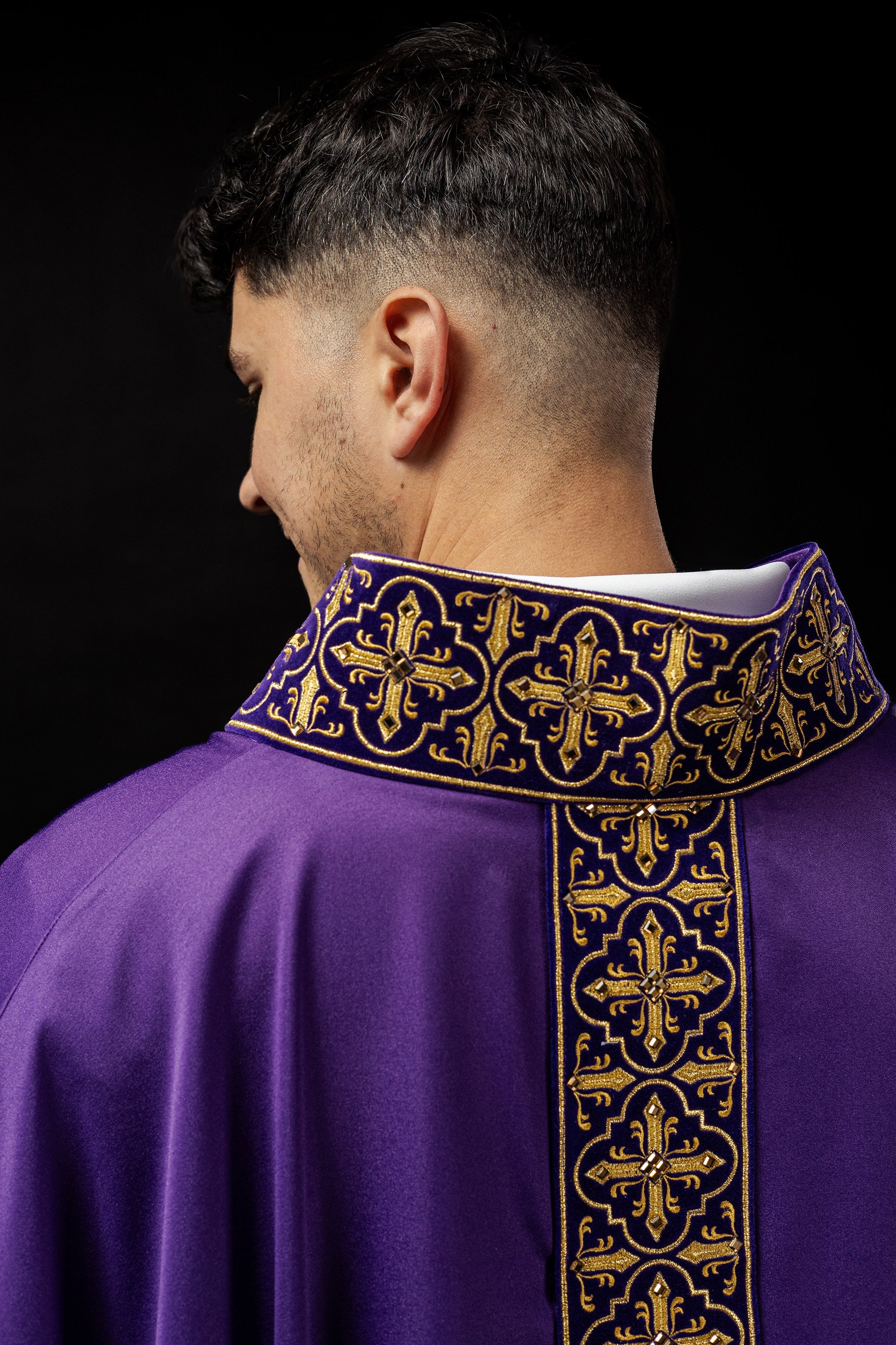 Purple chasuble decorated with five hundred decorative stones