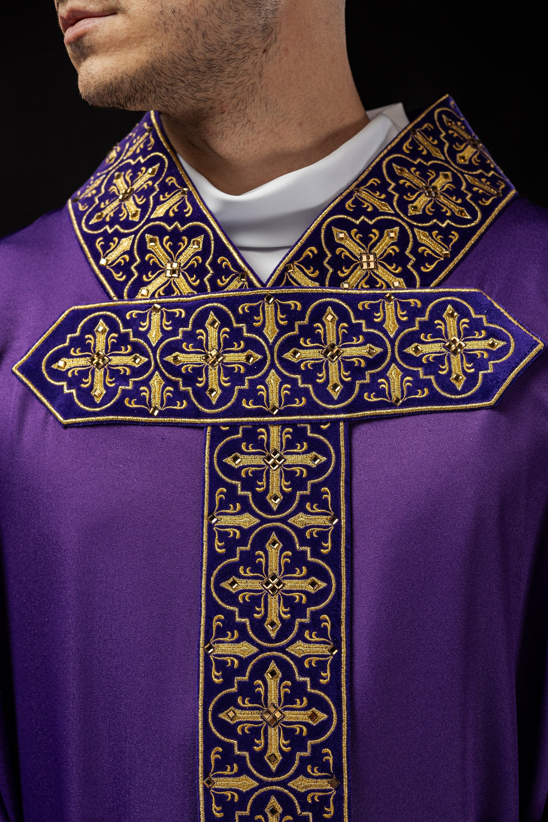 Purple chasuble decorated with five hundred decorative stones