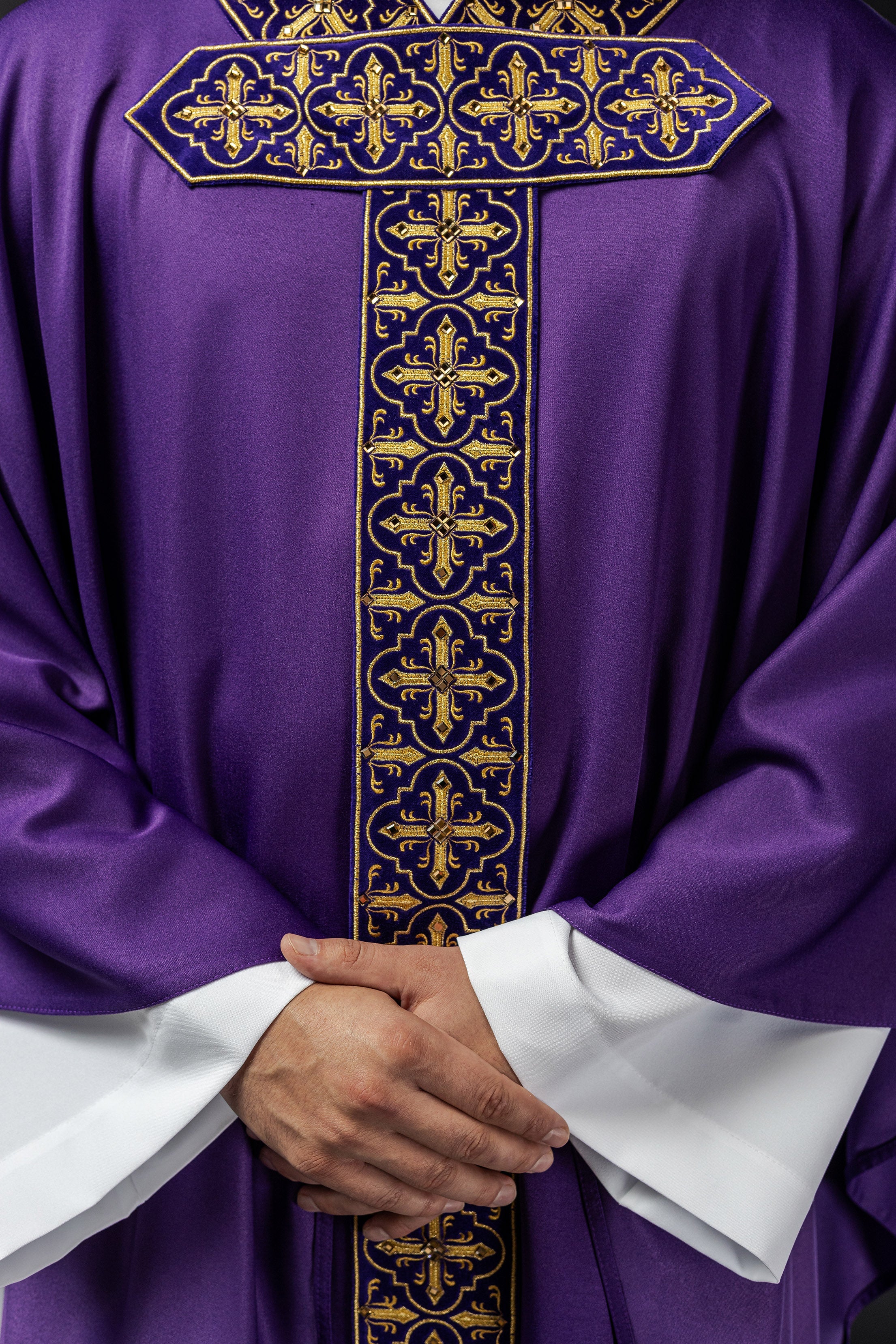 Purple chasuble decorated with five hundred decorative stones