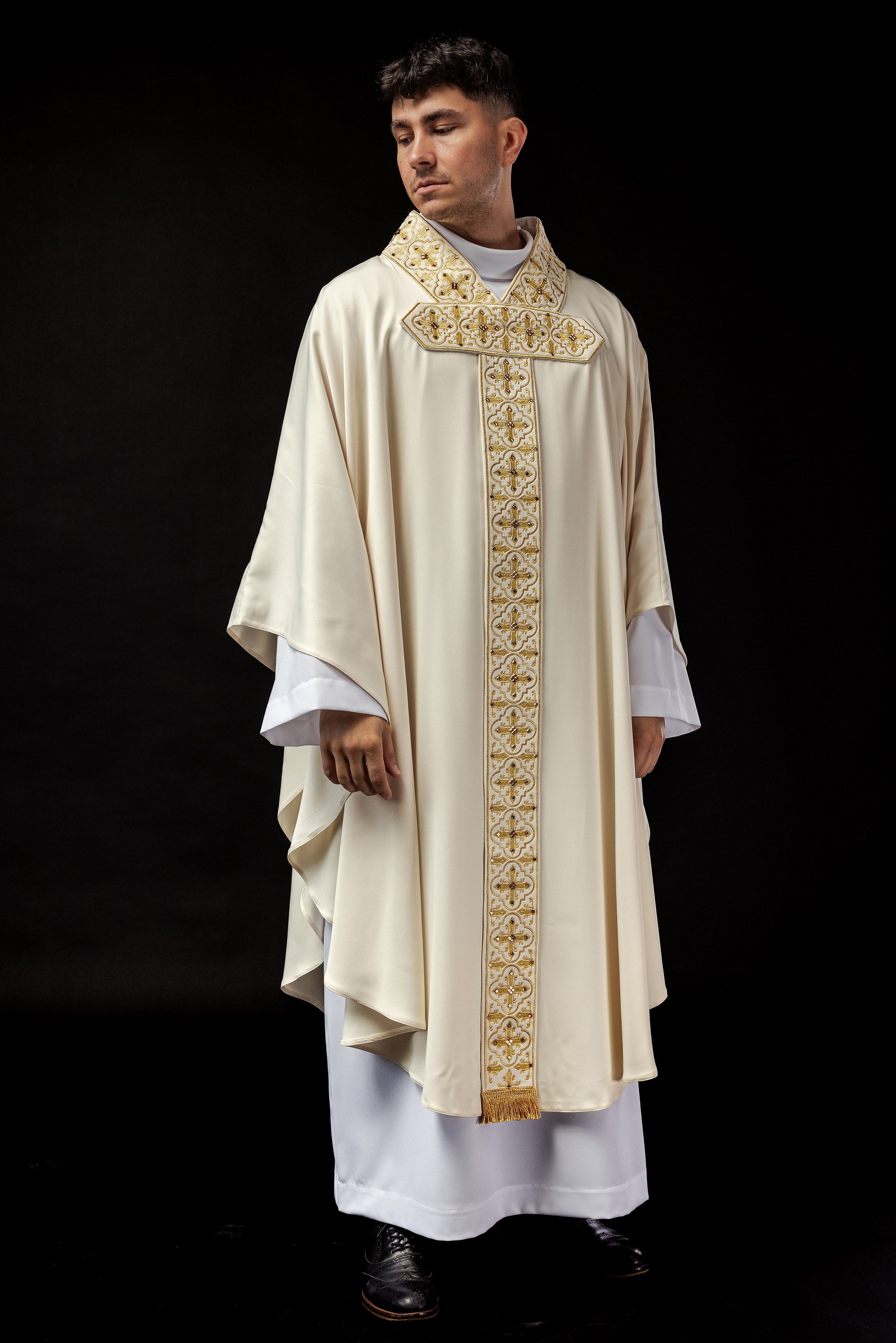 Embroidered chasuble with hanging belt 500 stones