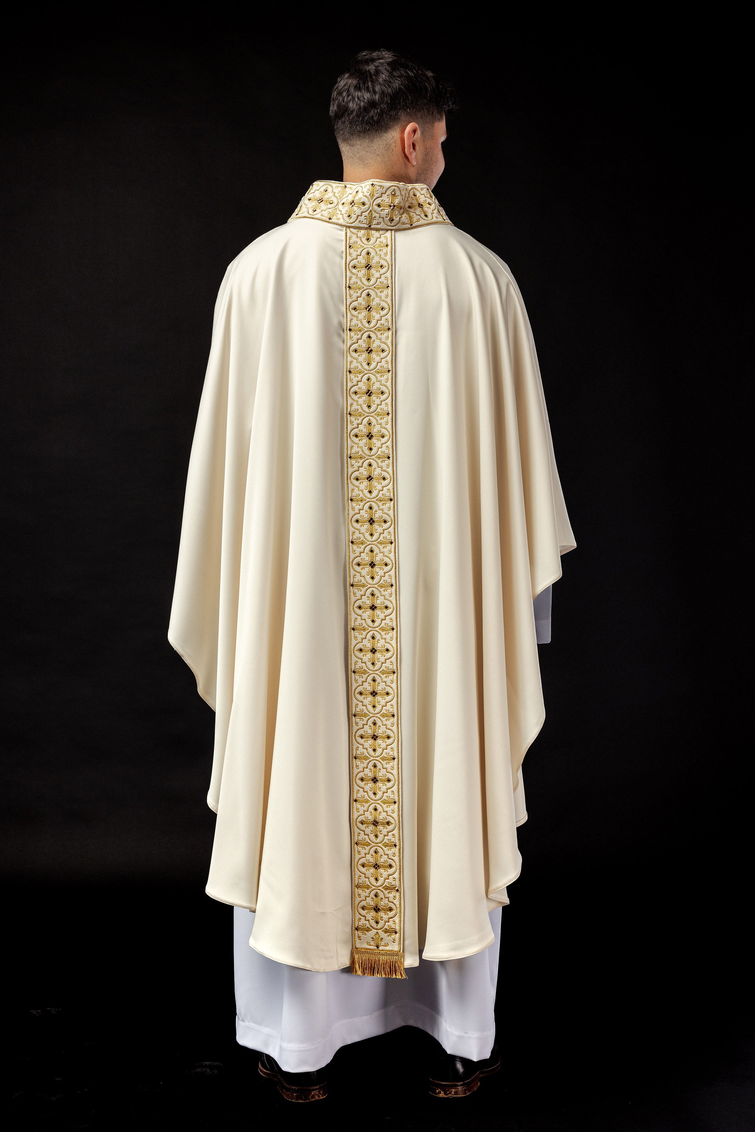 Embroidered chasuble with hanging belt 500 stones