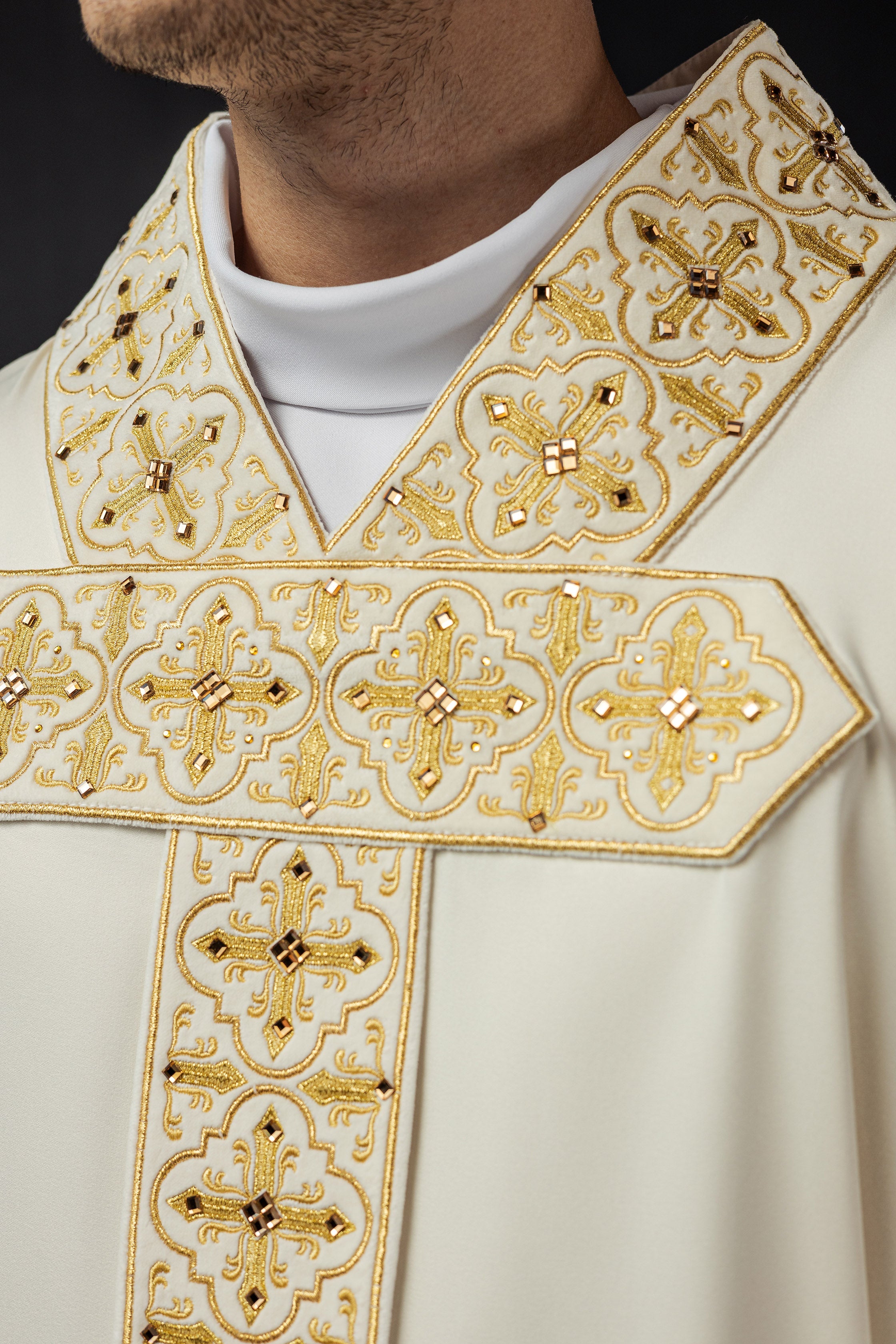 Embroidered chasuble with hanging belt 500 stones