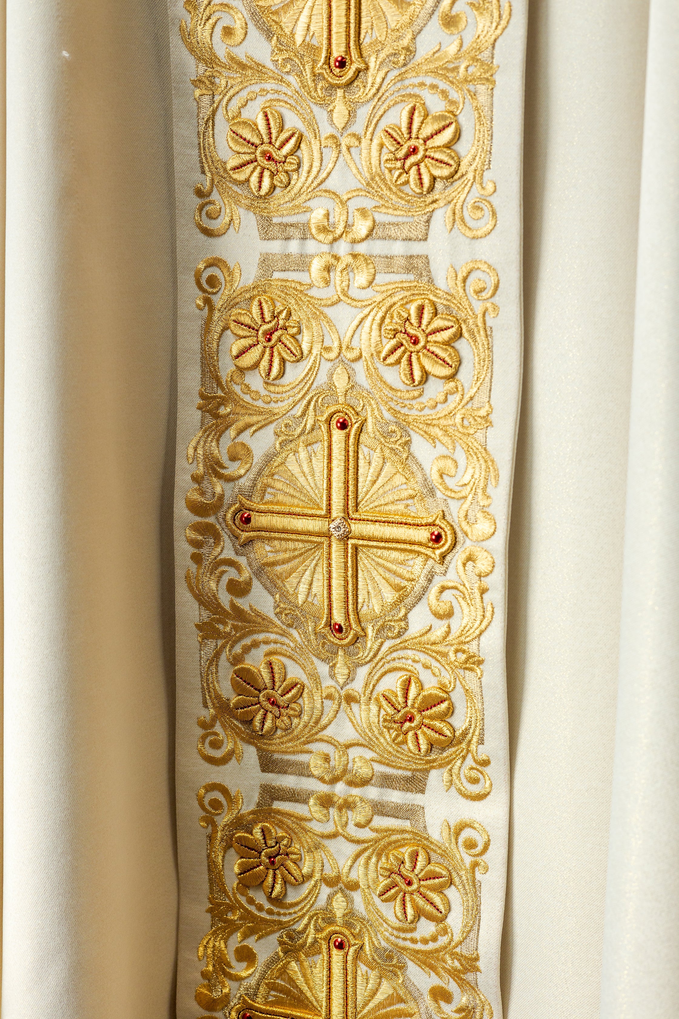 Gold chasuble richly embroidered decorated with stones