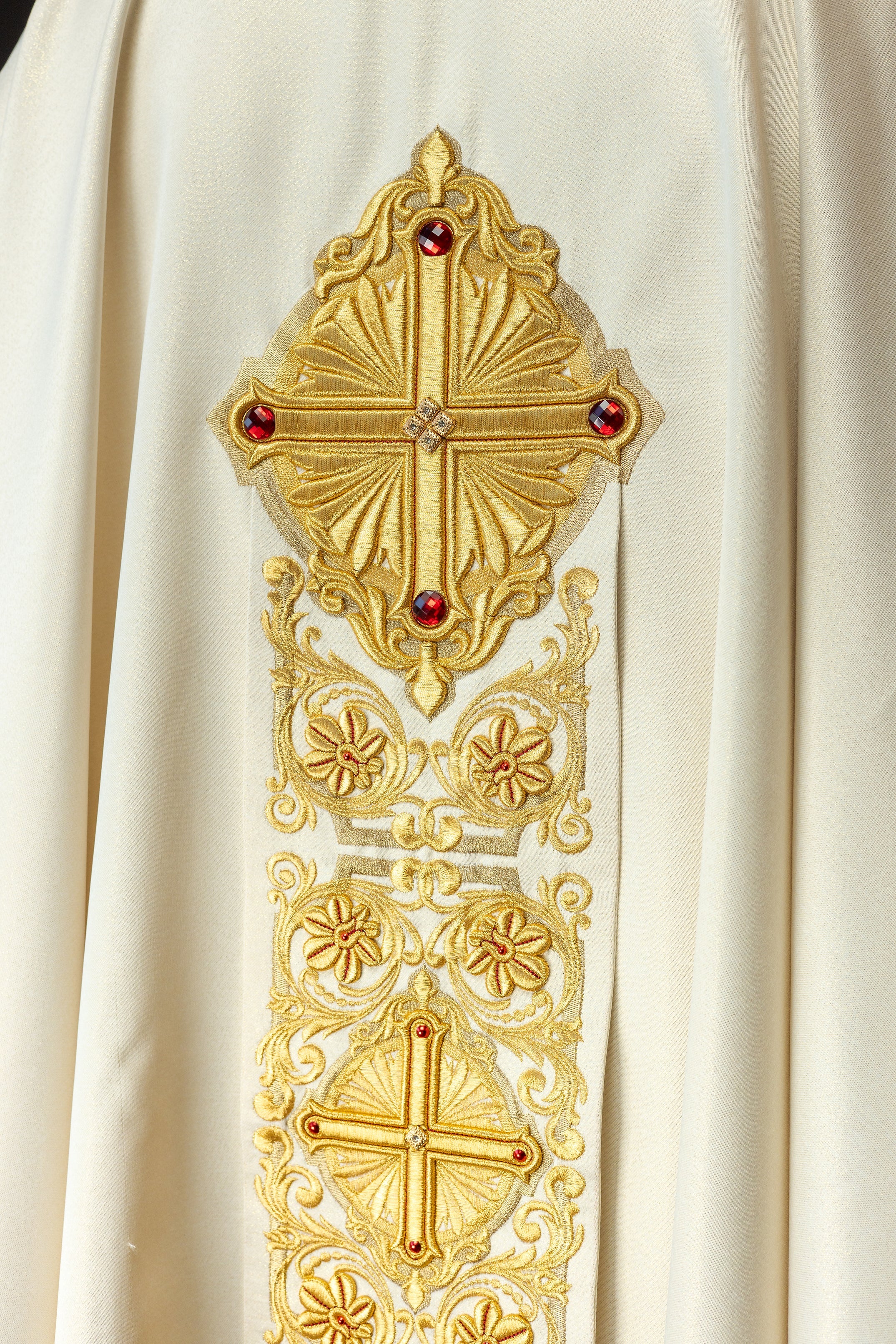 Gold chasuble richly embroidered decorated with stones