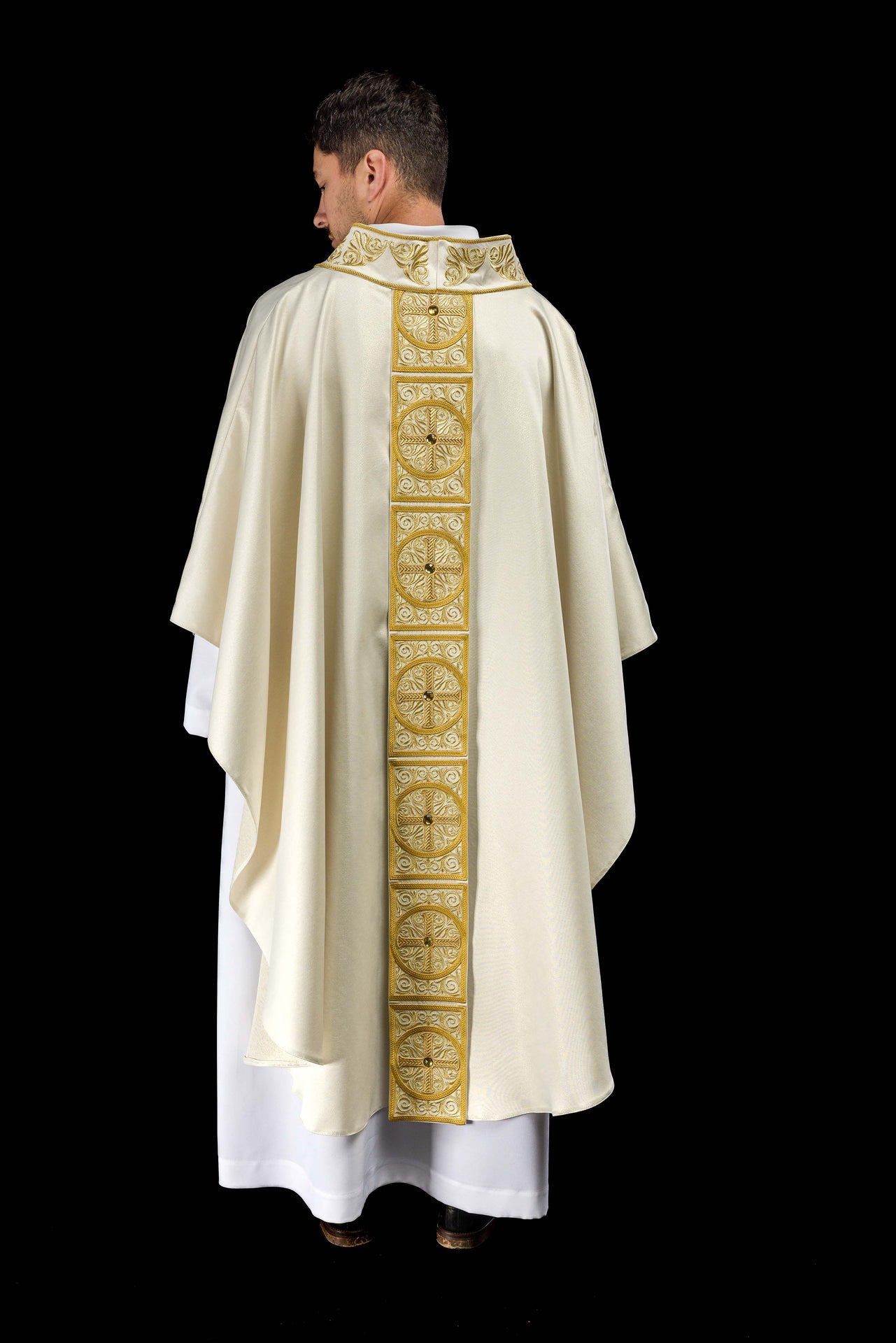 Gold chasuble richly embroidered decorated with stones