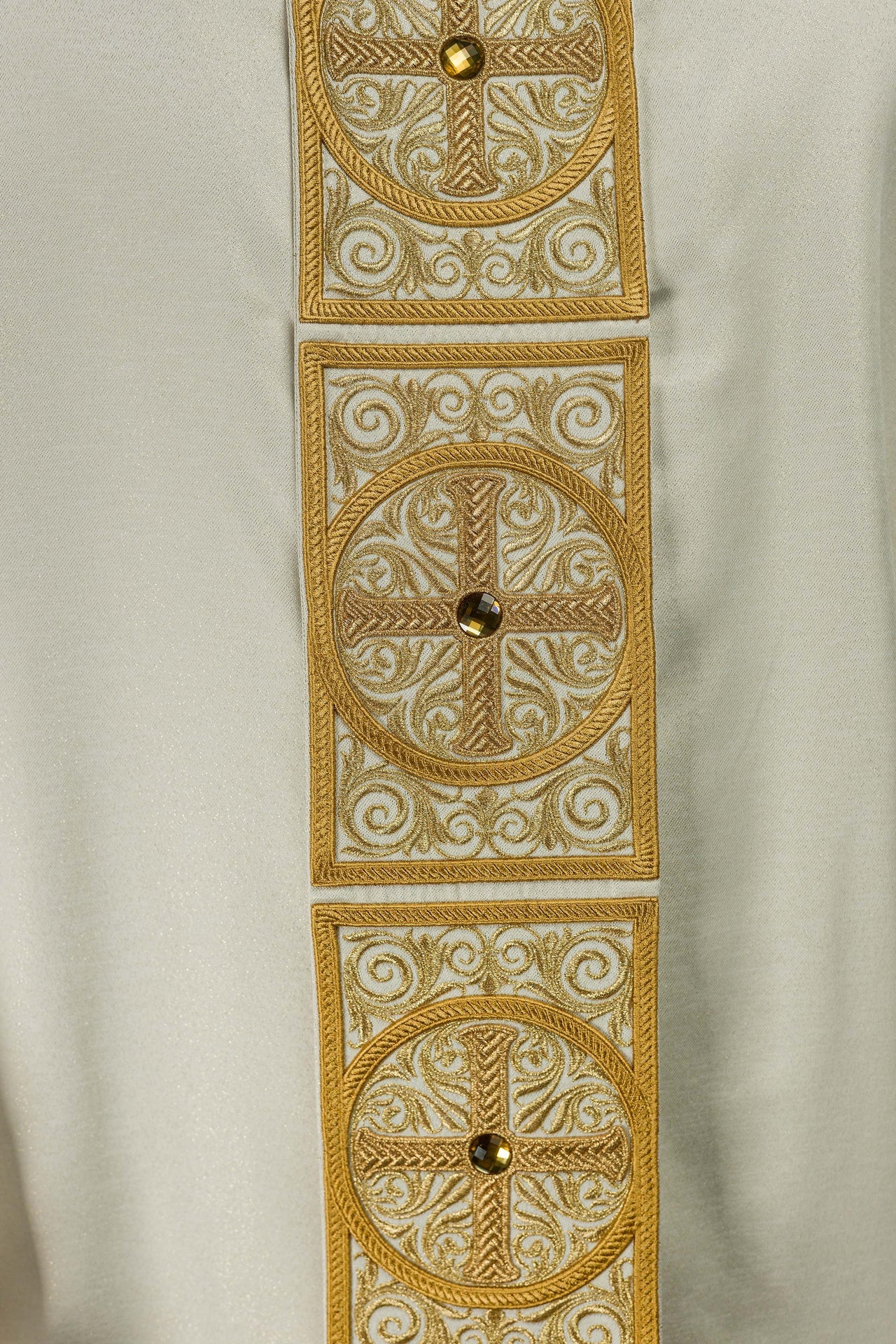 Gold chasuble richly embroidered decorated with stones