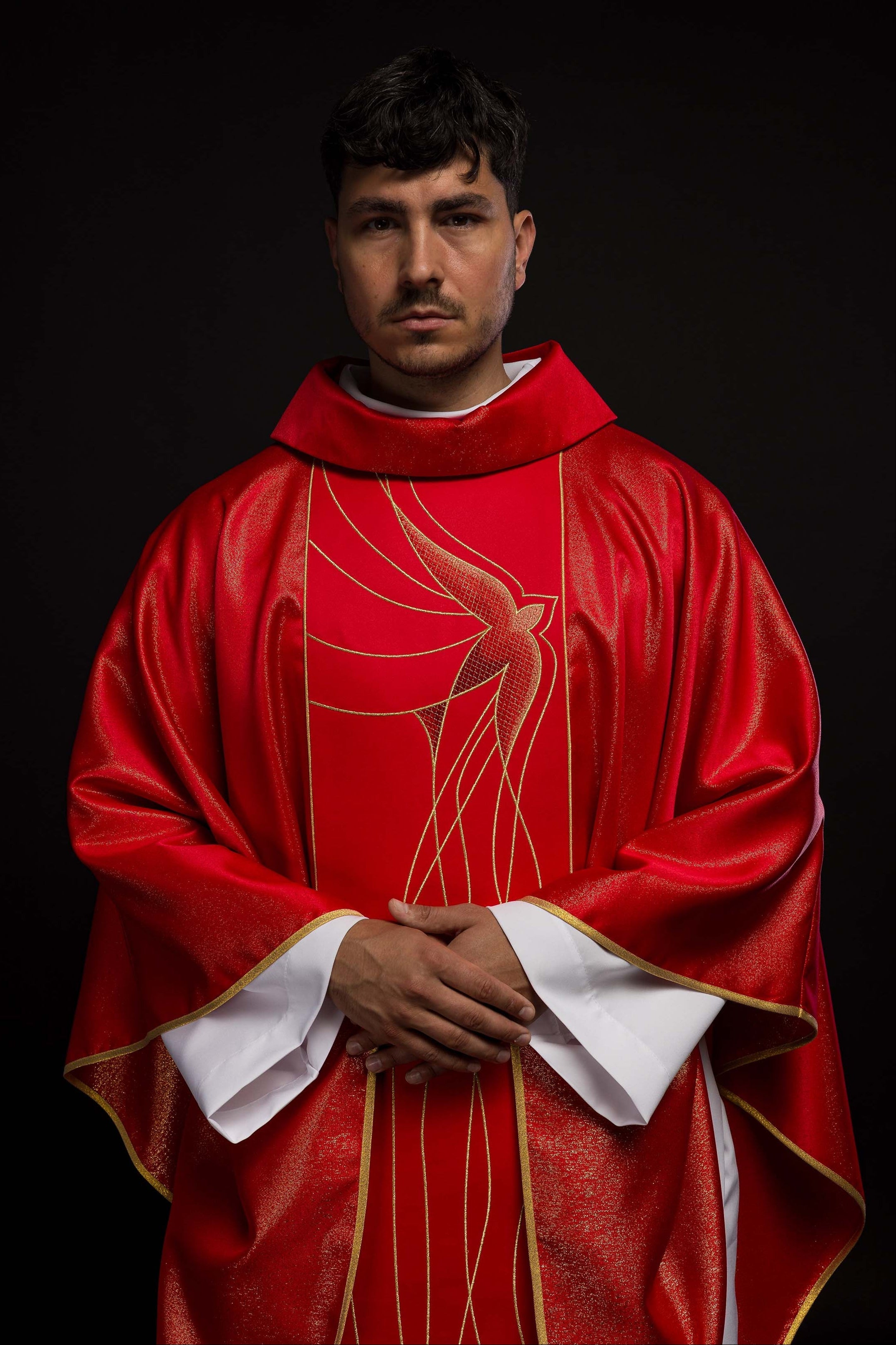 Chasuble of shiny fabric richly embroidered in red