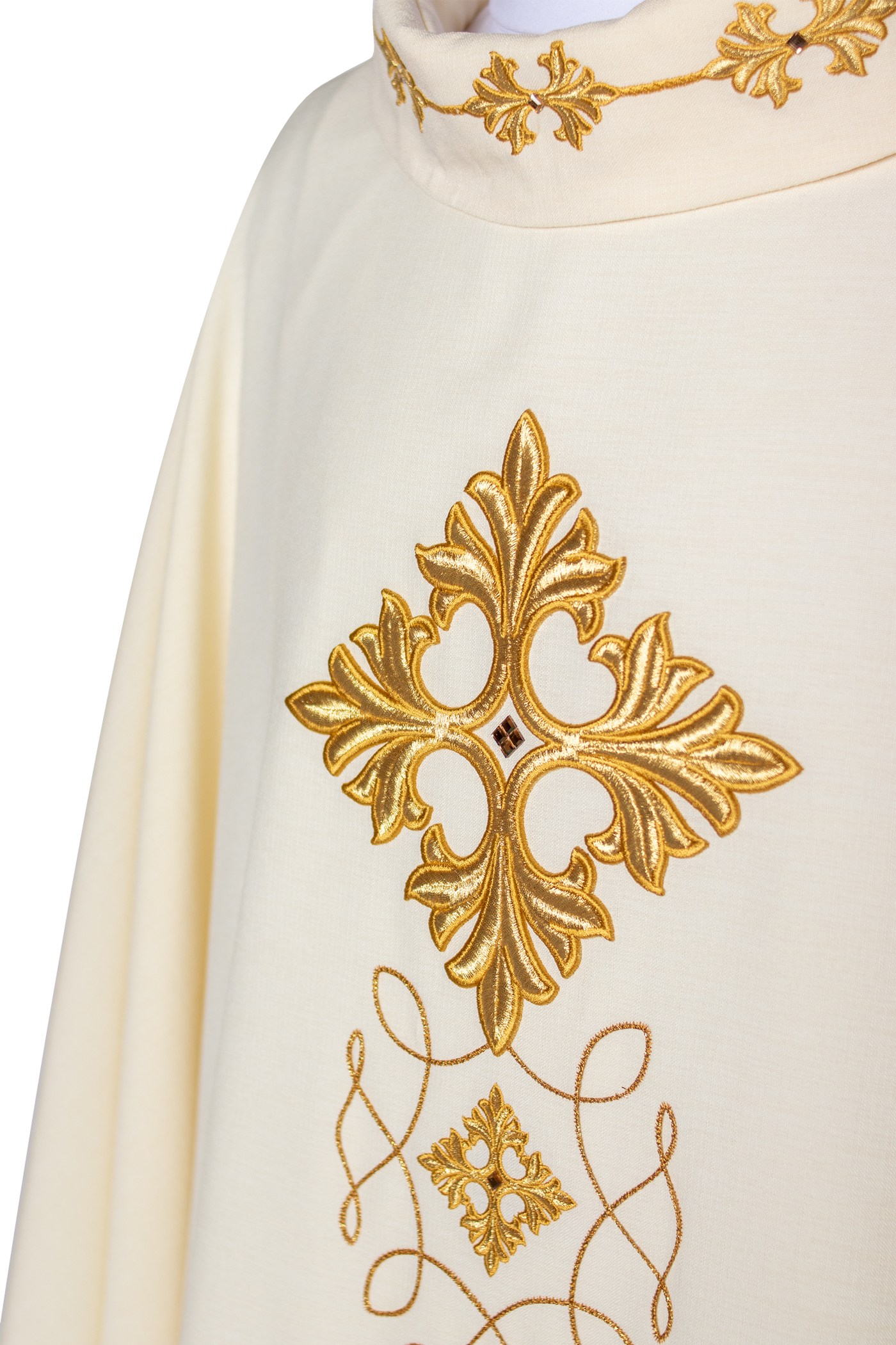 Chasuble richly embroidered with string decorated with stones