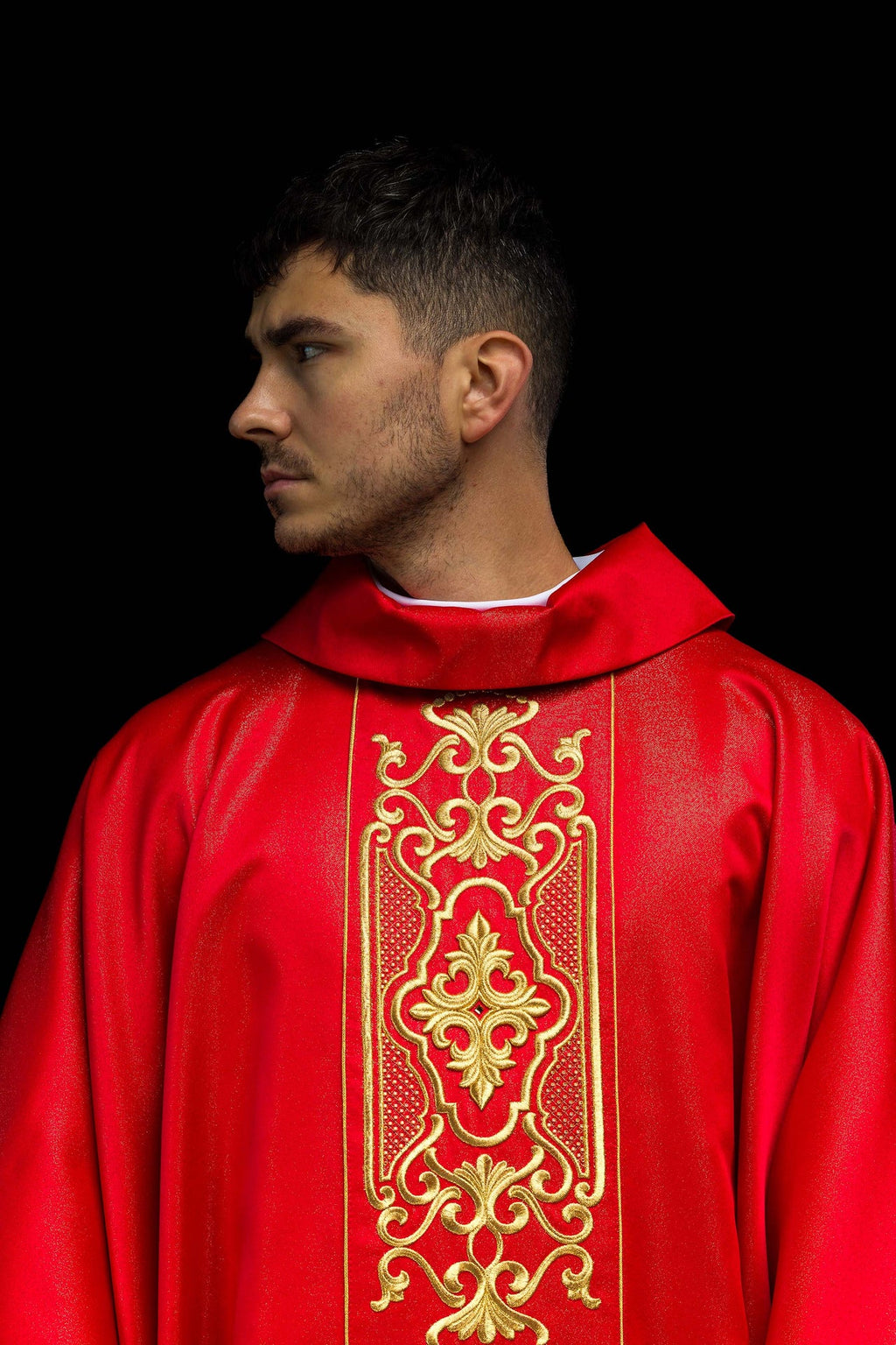 Red chasuble richly embroidered lustre
