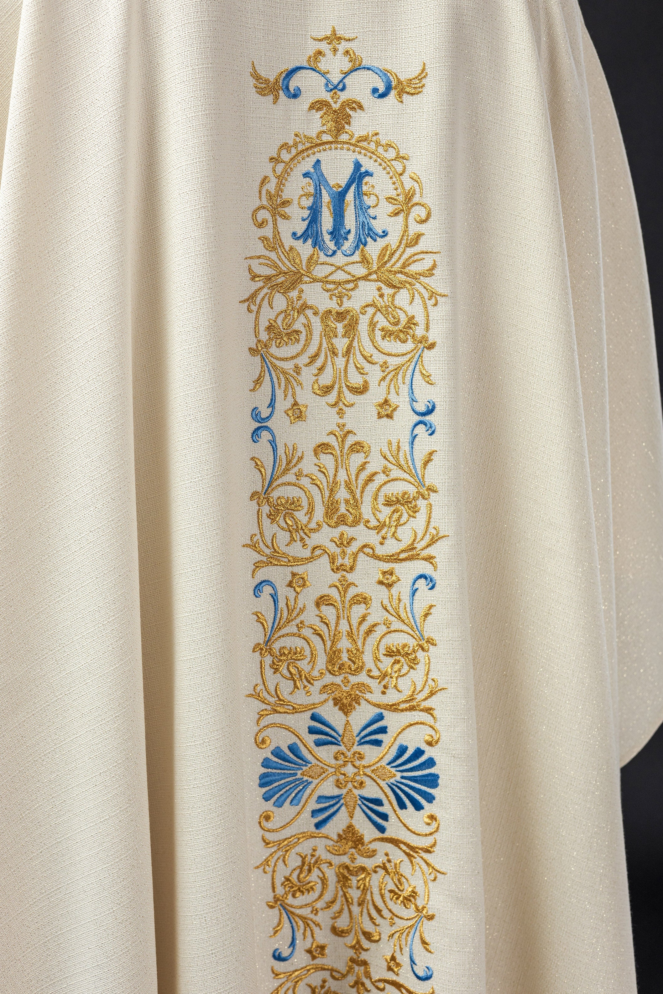 Chasuble in shiny fabric decorated with beads