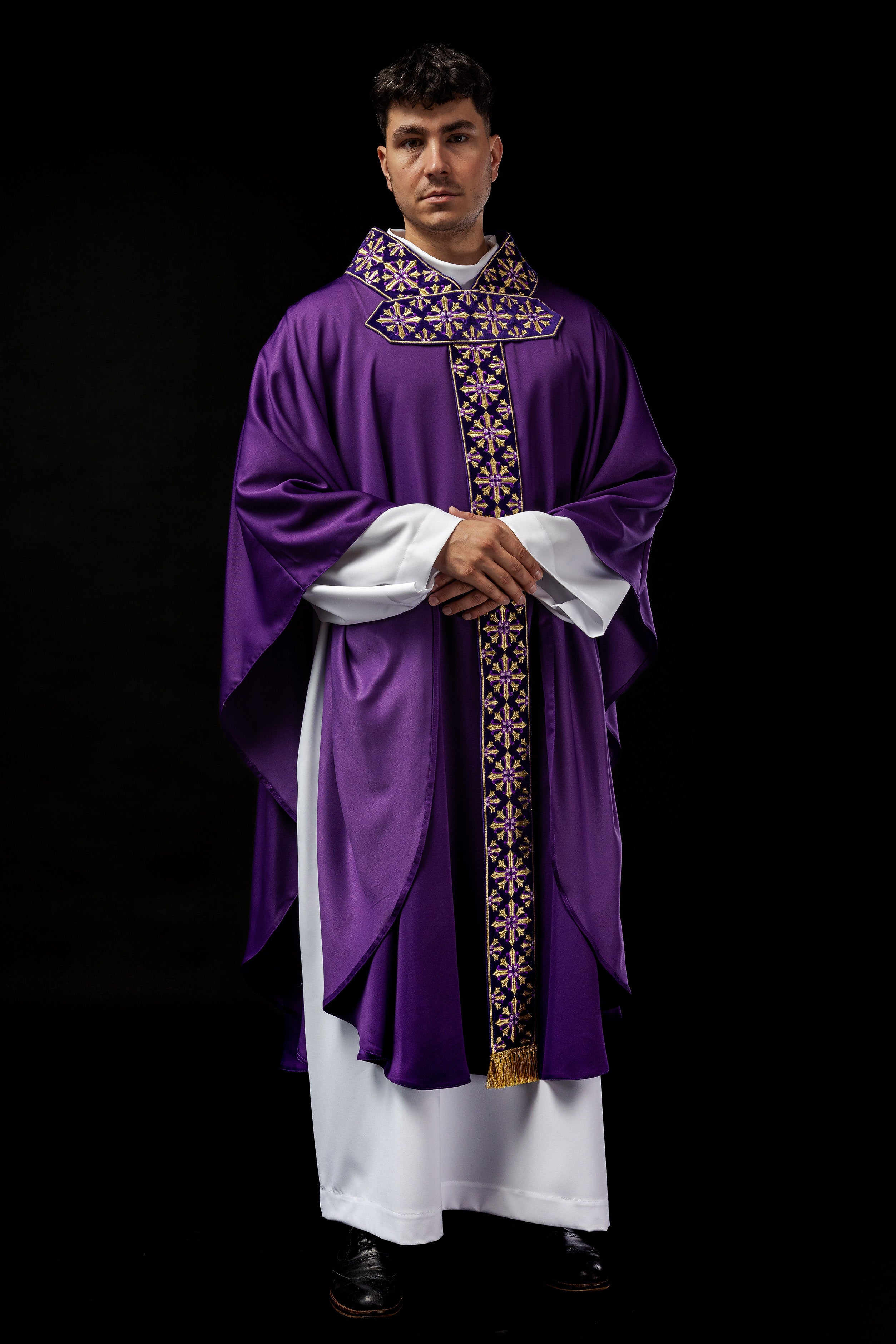 Chasuble with glittering embroidery in purple