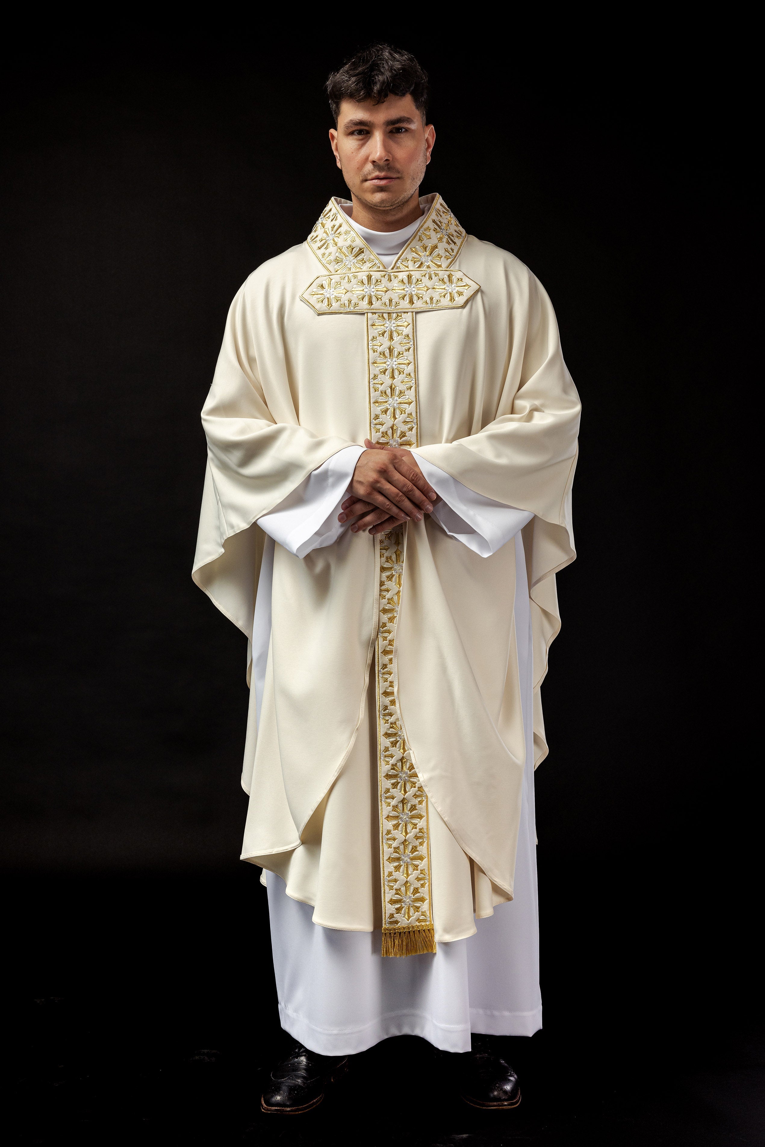 Chasuble with shiny ecru embroidery