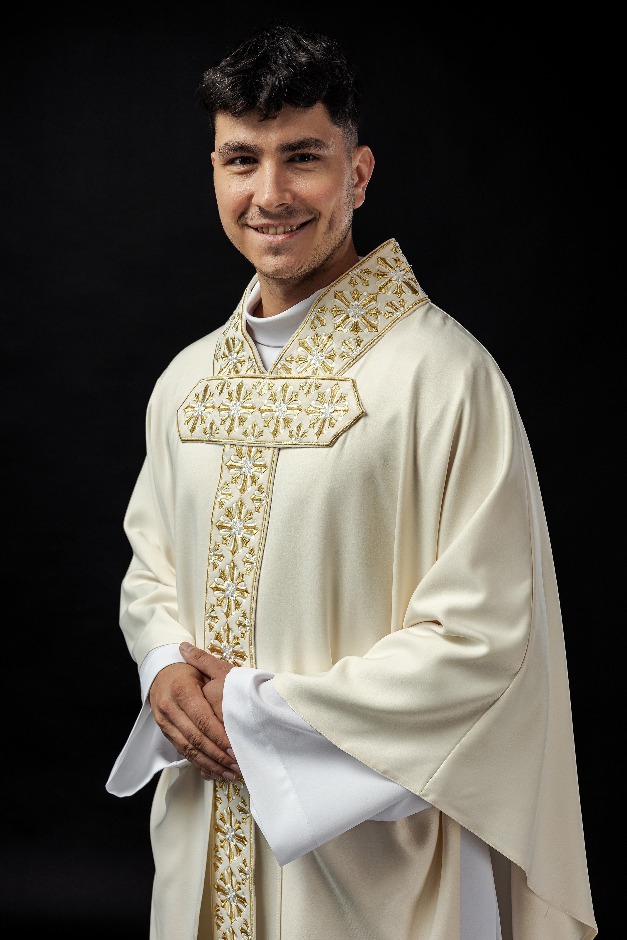 Chasuble with shiny ecru embroidery