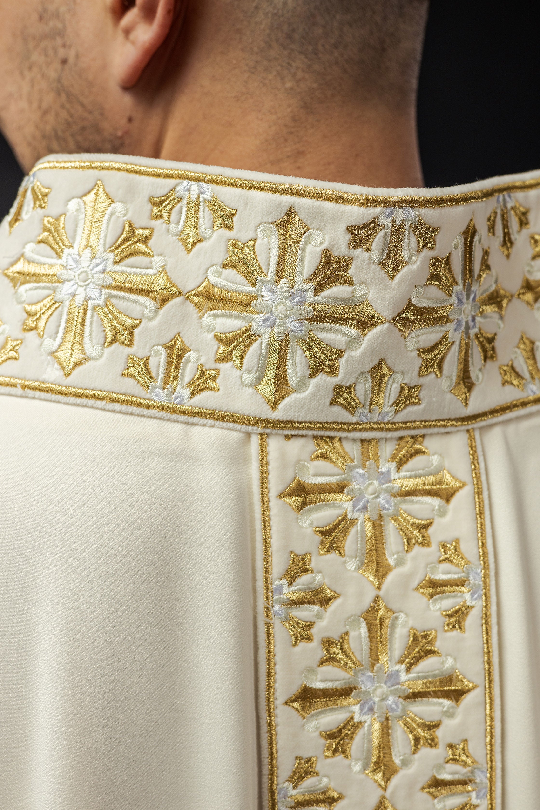 Chasuble with shiny ecru embroidery