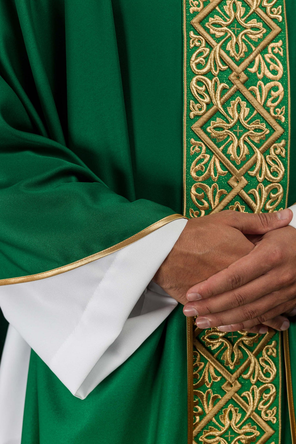 Ornat bogato haftowany motyw florystyczny z krzyżami Zielony - ORNATY.PL