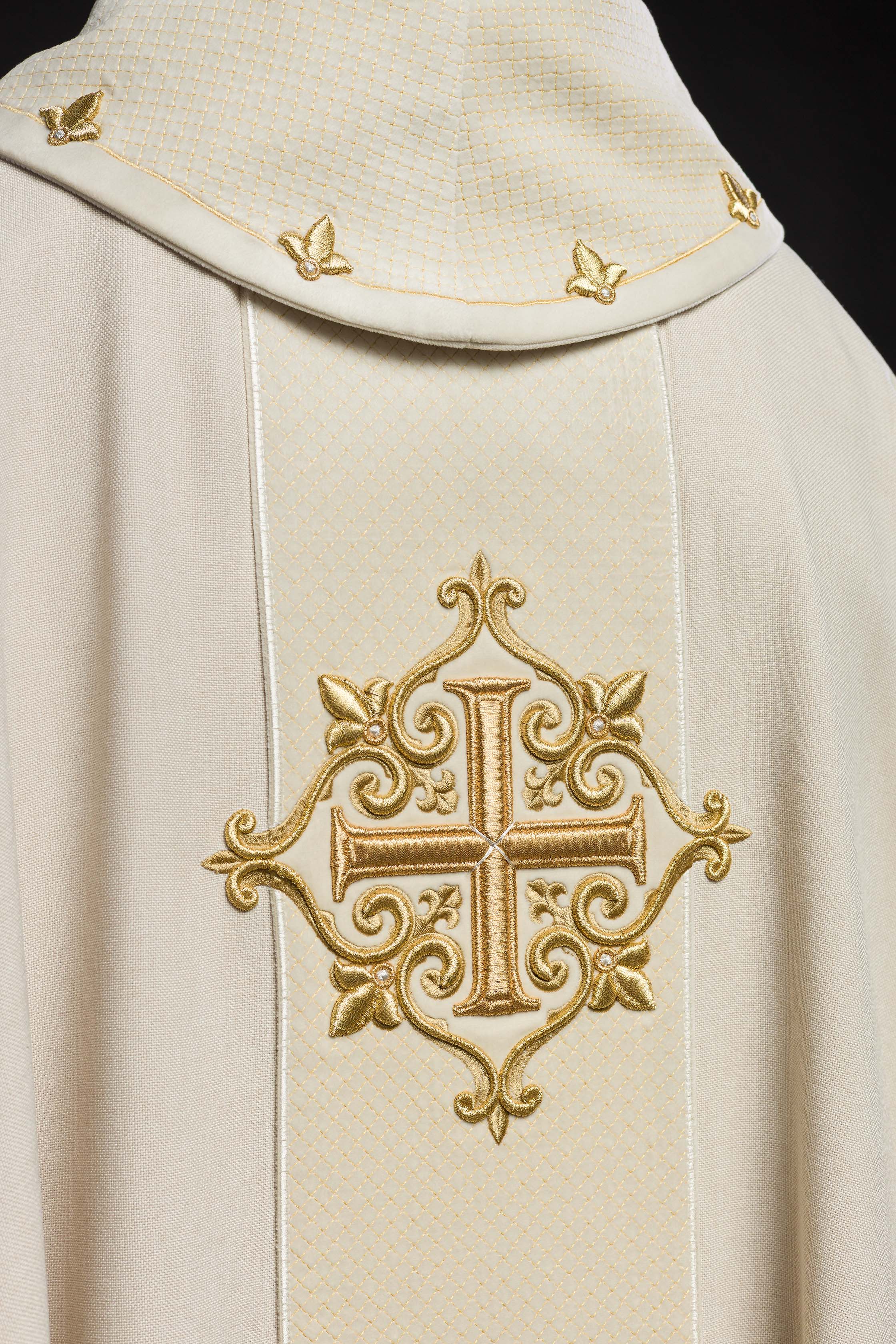 Chasuble embroidered on velvet with symbol Cross Ecru
