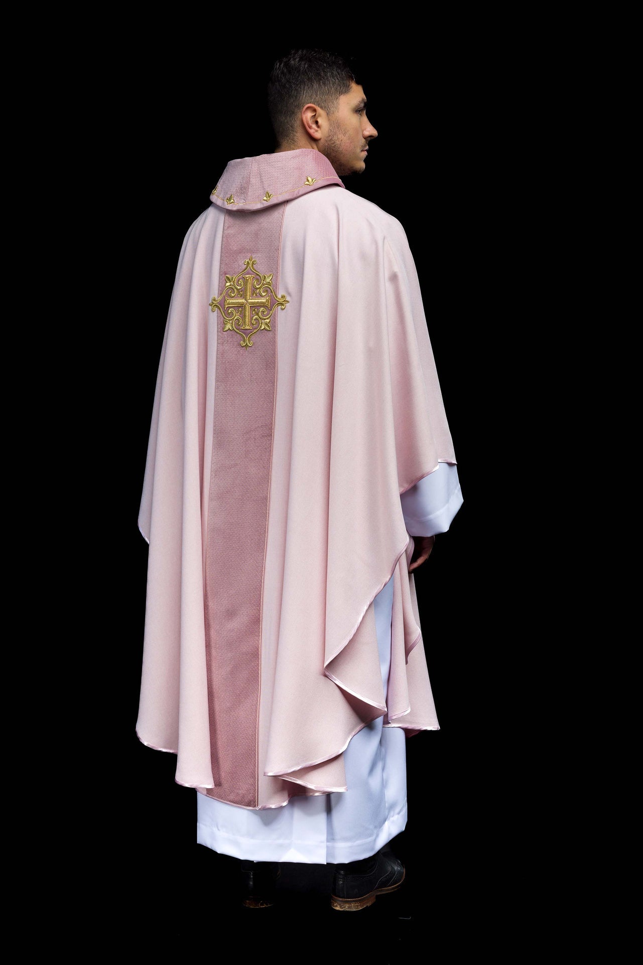 Chasuble embroidered on velvet with the symbol Cross Pink
