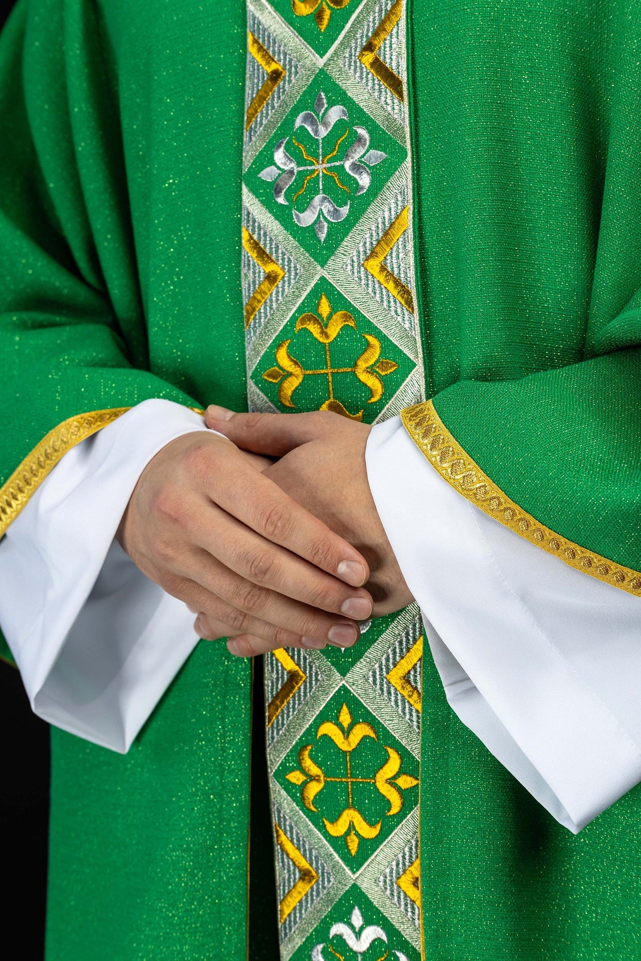 Haftowany pas na ornat w zestawie z ornatem zielony - ORNATY.PL