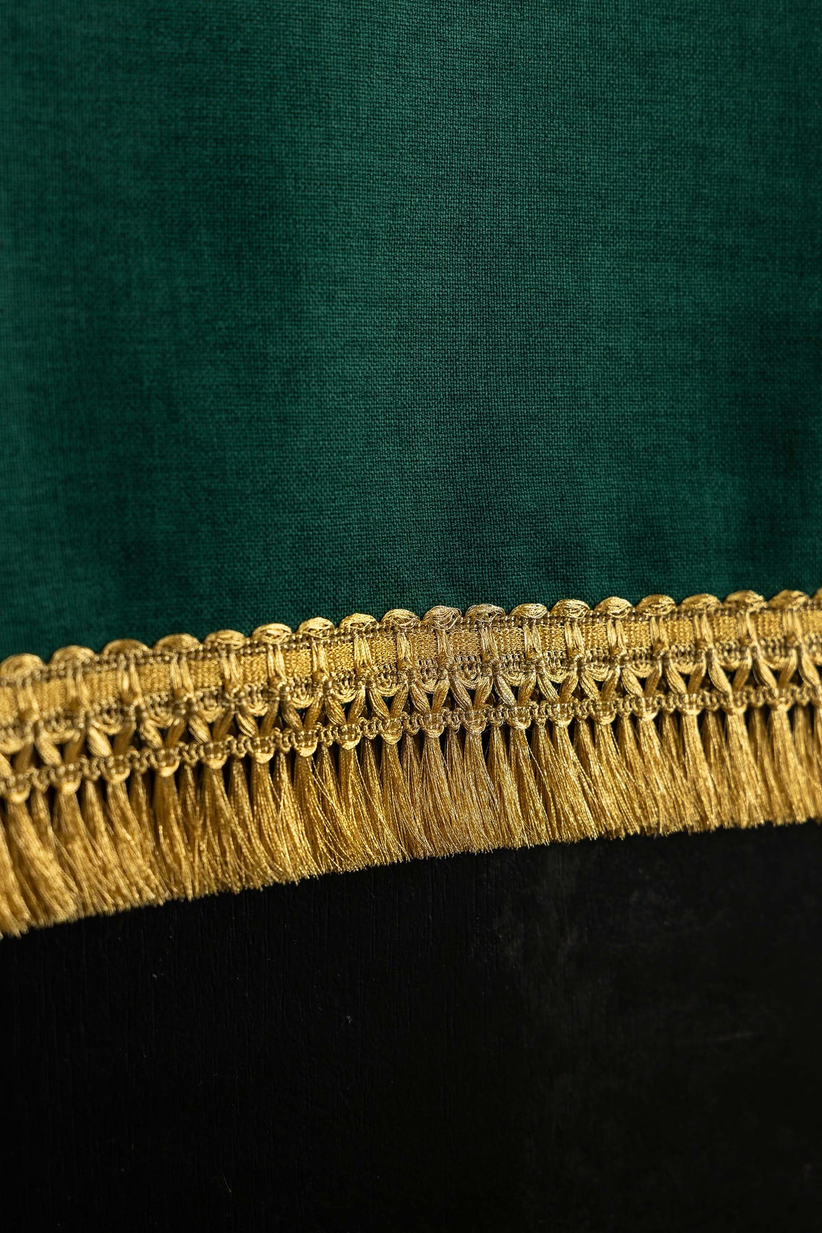 Coprileggio Verde con Croce Ricamata e Frangia Oro