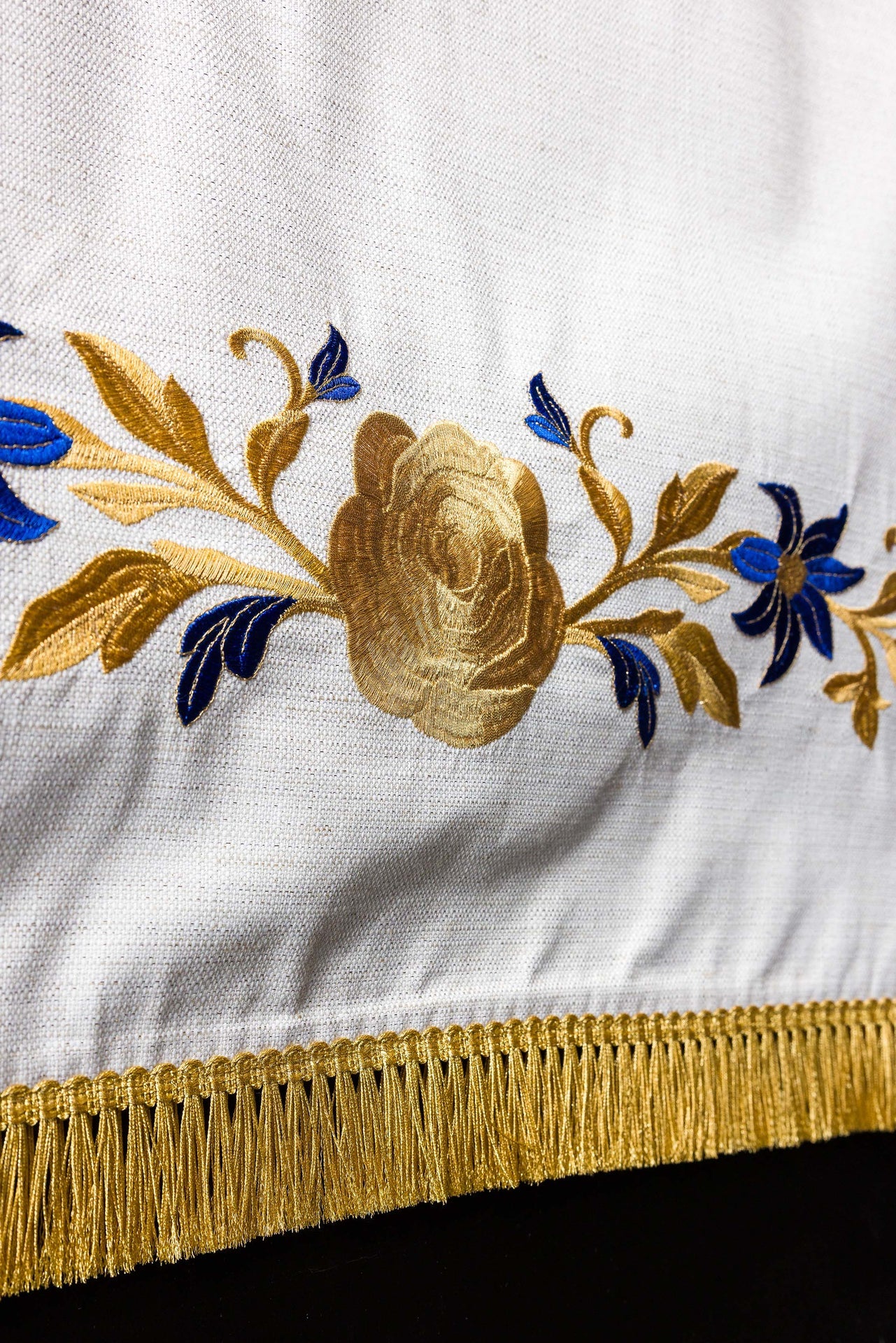 Serweta na lektorium z haftem maryjnym ecru - ORNATY.PL