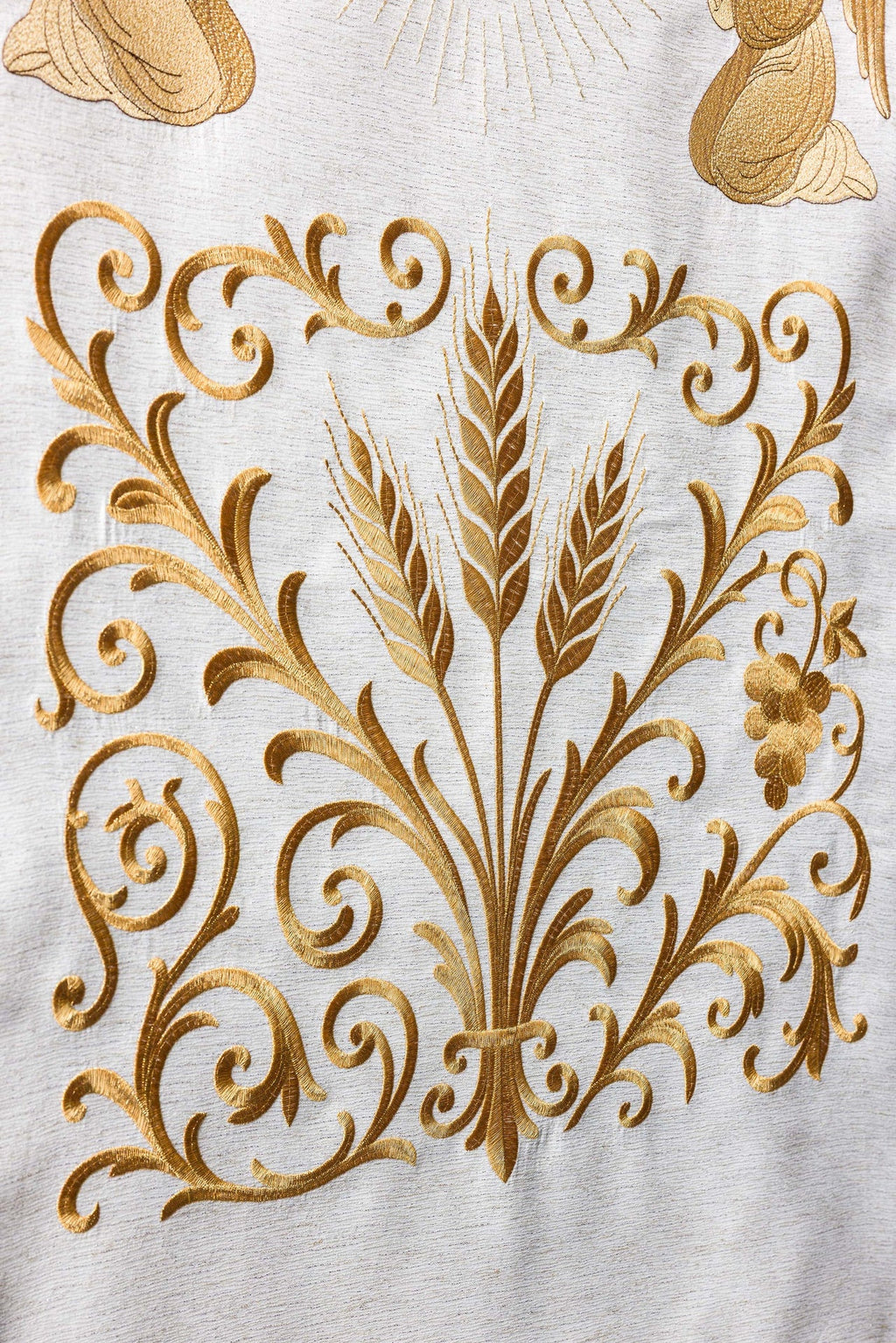 Serweta na lektorium bogato haftowana IHS ecru - ORNATY.PL