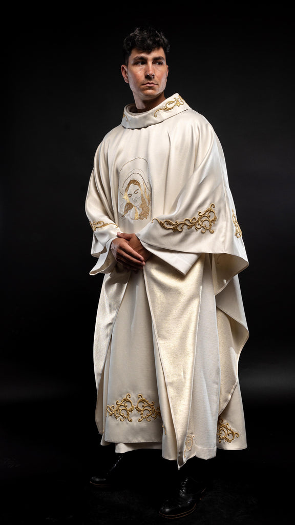 Liturgical chasuble with the image of Our Lady of Hugs