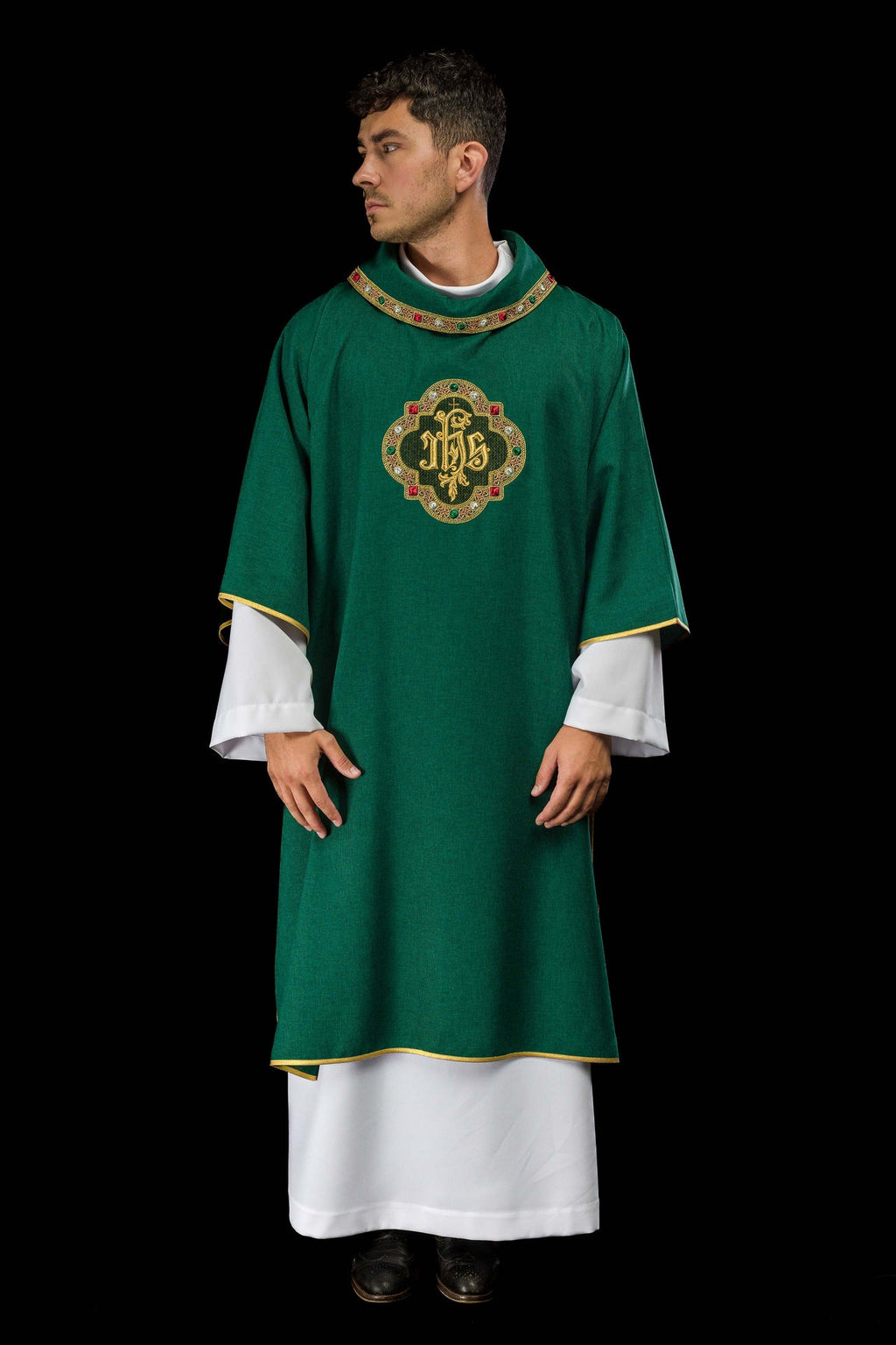 Dalmatyka z symbolem IHS i kołnierzem w kolorze zielonym - ORNATY.PL