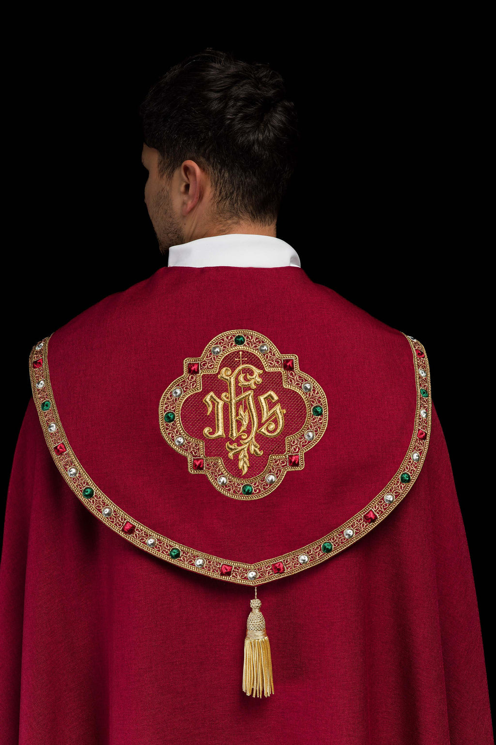 Czerwona kapa liturgiczna z złotym IHS - ORNATY.PL