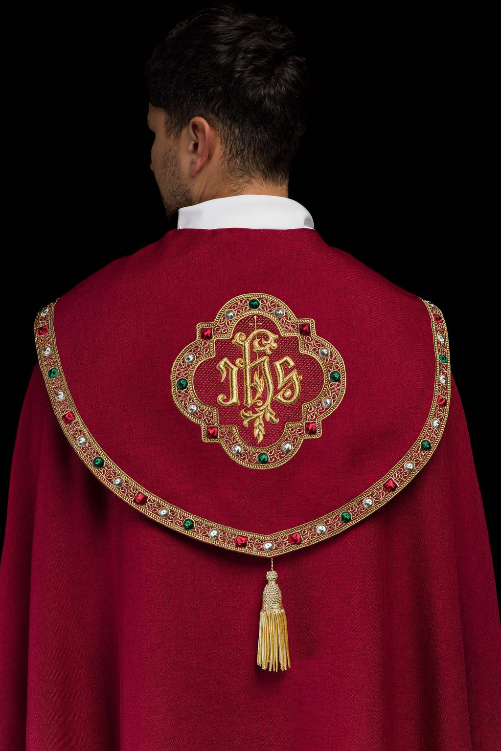 Czerwona kapa liturgiczna z złotym IHS - ORNATY.PL