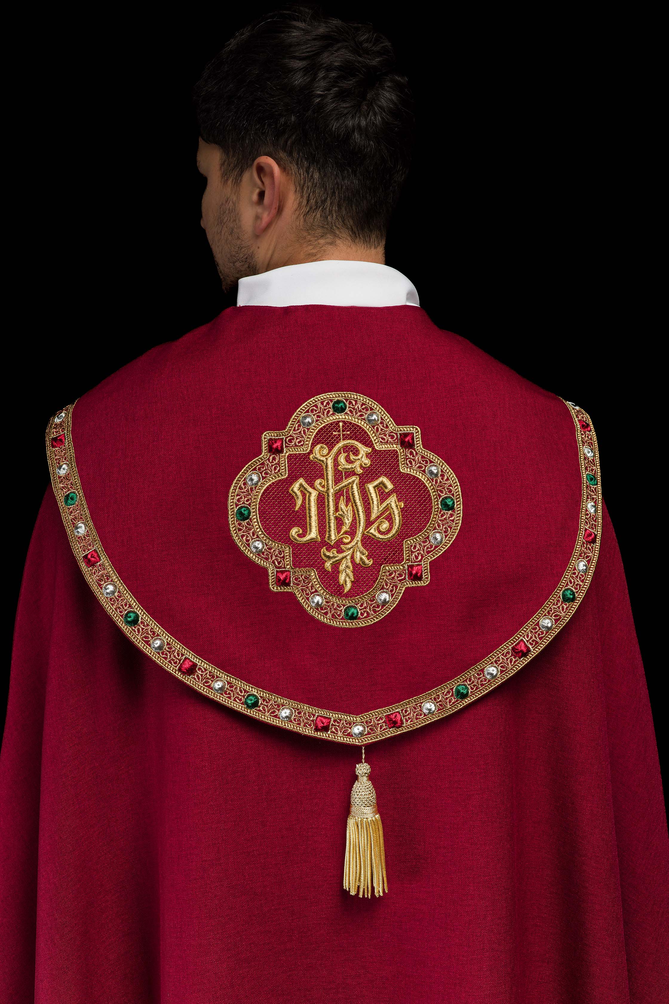 Czerwona kapa liturgiczna z złotym IHS - ORNATY.PL