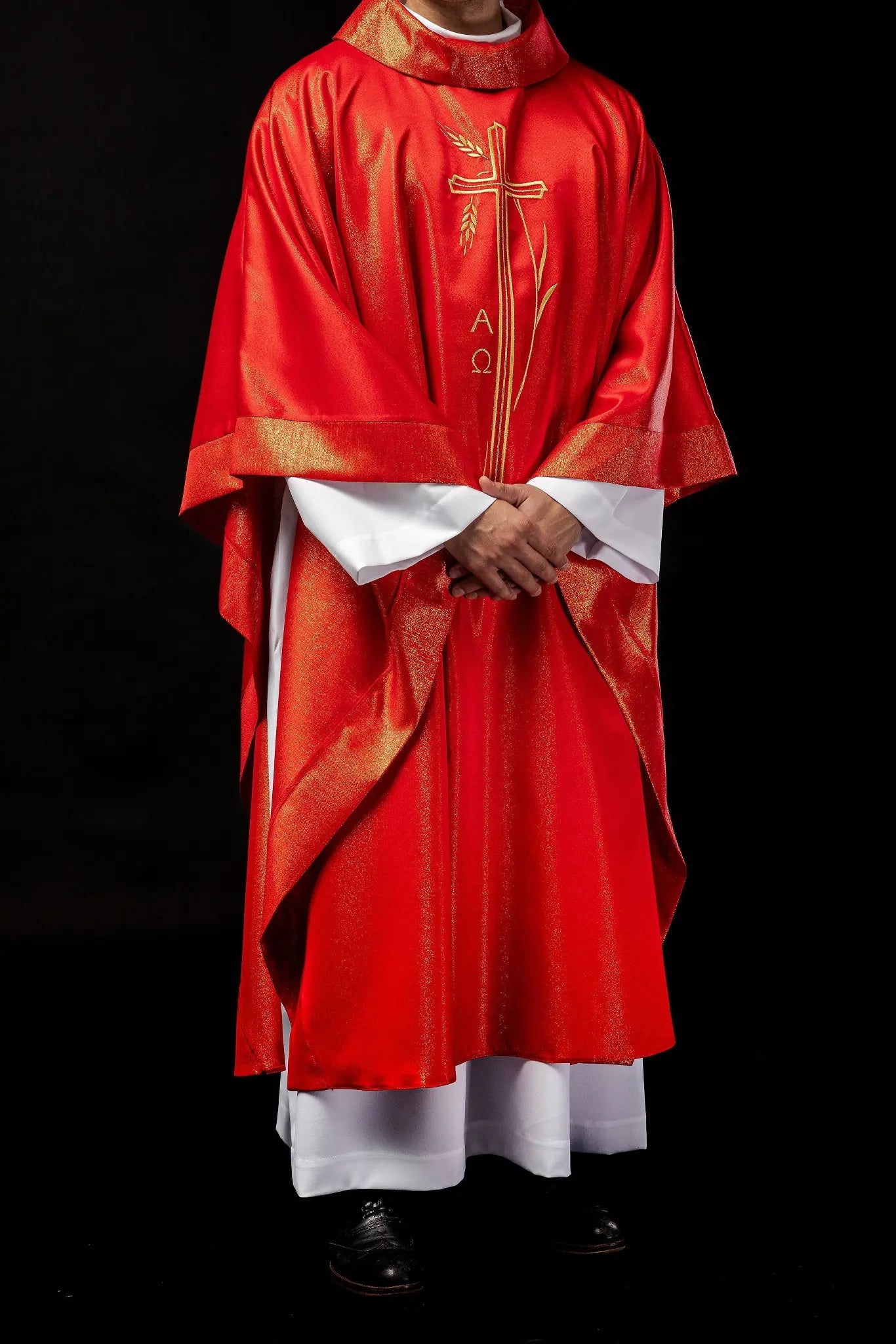 Chasuble with cross and ear motif in red