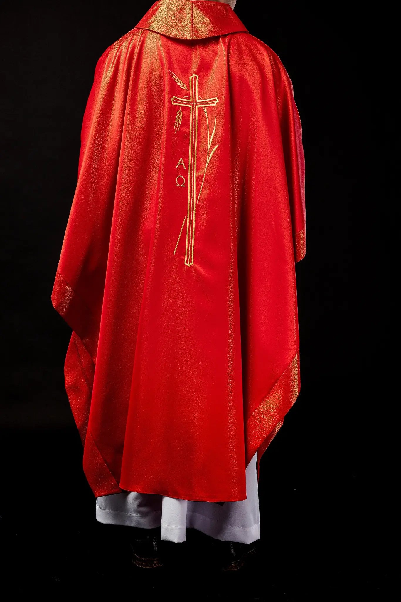 Chasuble with cross and ear motif in red