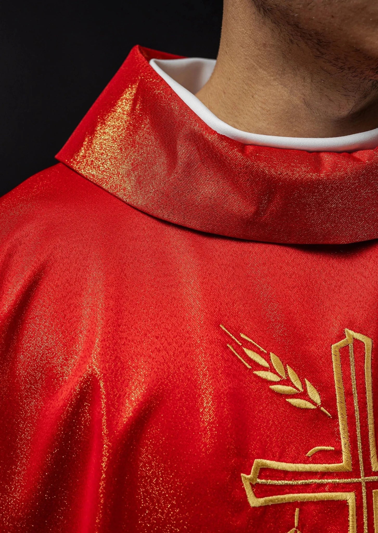 Chasuble with cross and ear motif in red